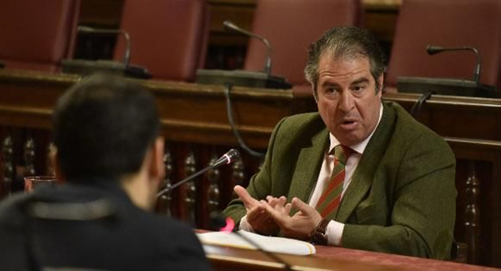 Serrano reconoce favores a la Guardia Civil para construir un parque infantil