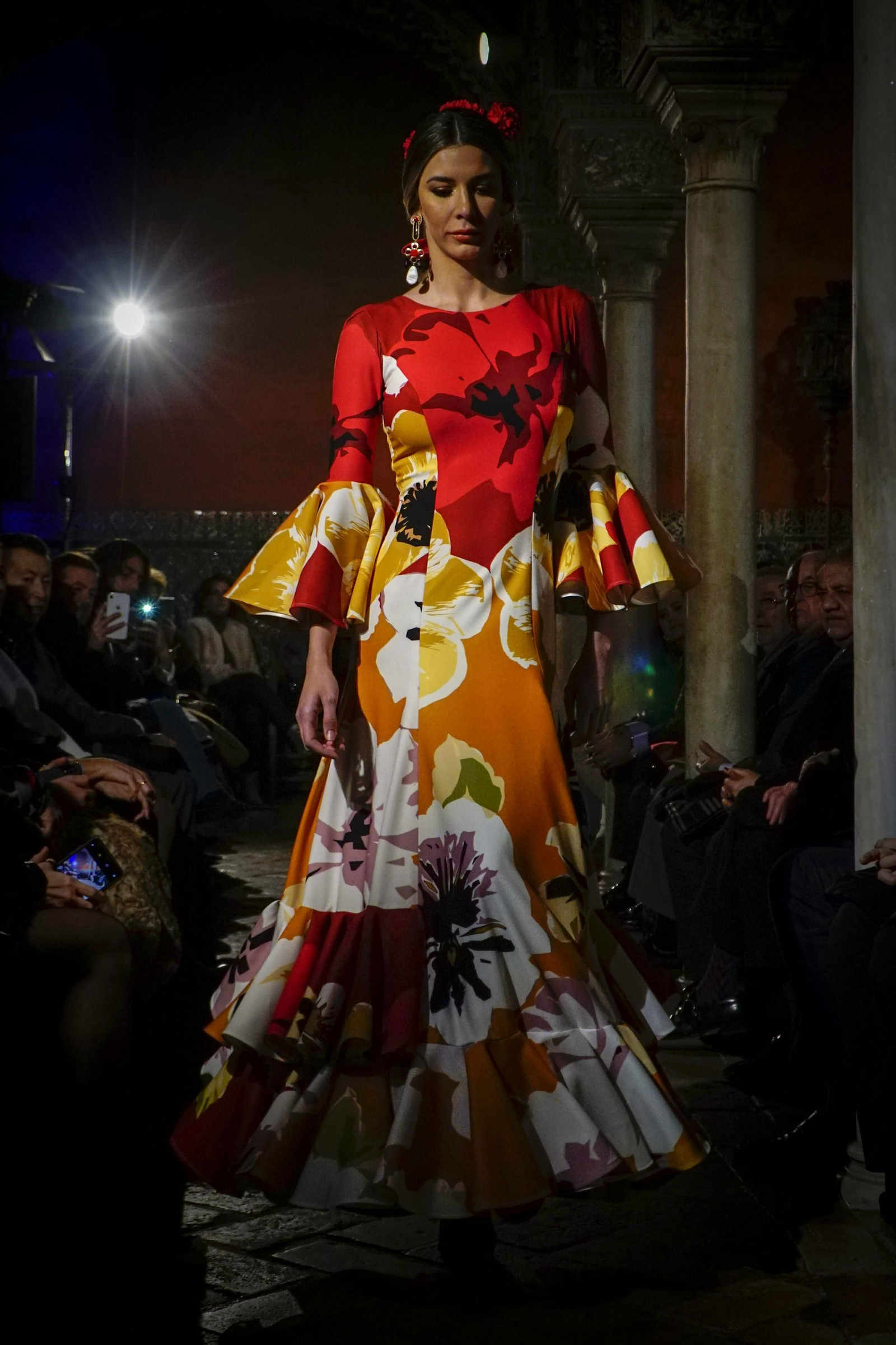 Se abre la temporada de moda flamenca 2020: todas las fotos del desfile de Lina 1960