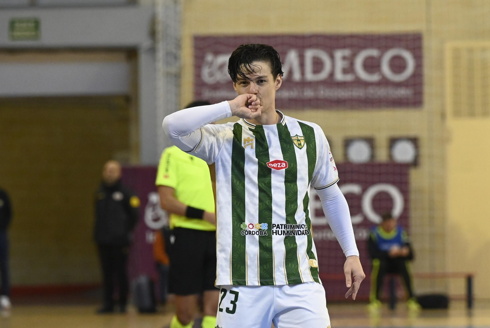 Las mejores fotos del ambiente en Vista Alegre para el Córdoba Futsal - Jaén