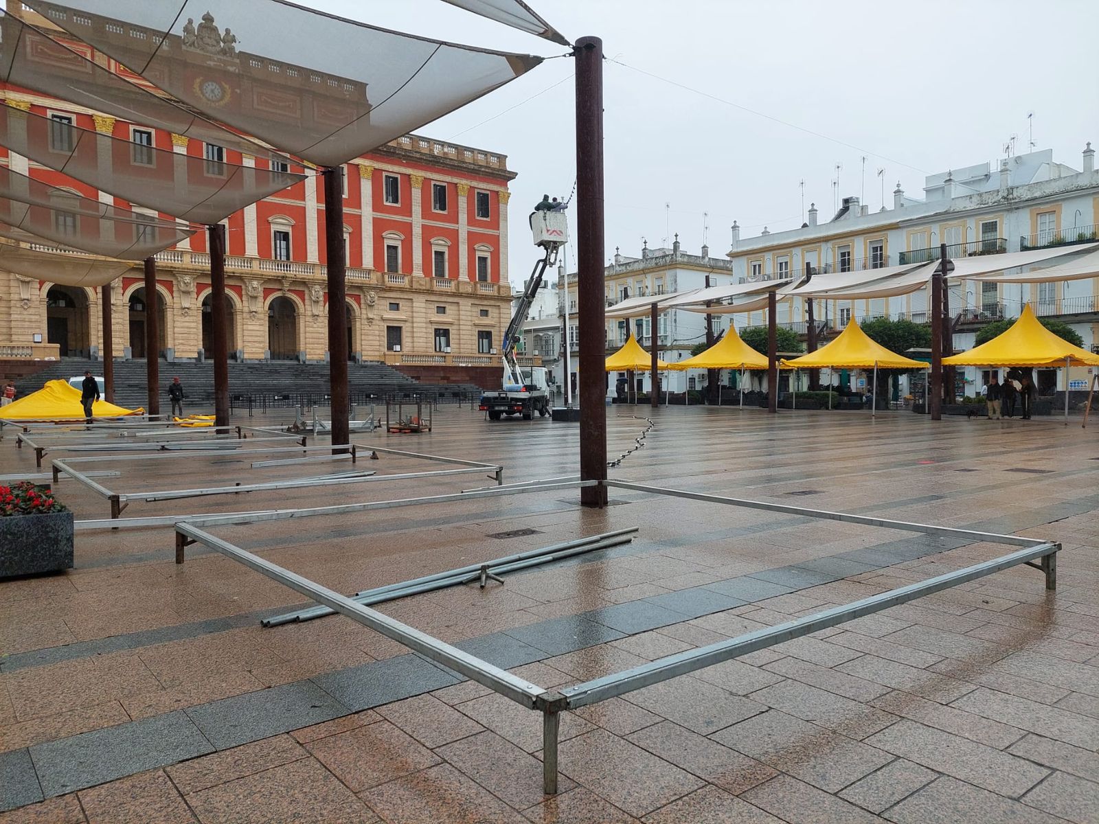 Primero trabajos para transformar este céntrico espacio en la Plaza del Carnaval.