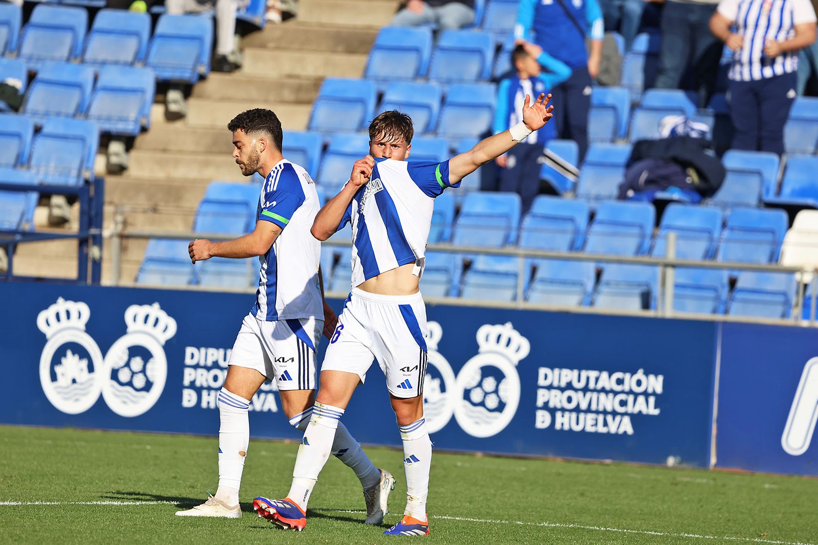 Las imágenes del encuentro entre el Recreativo de Huelva y el Ceuta