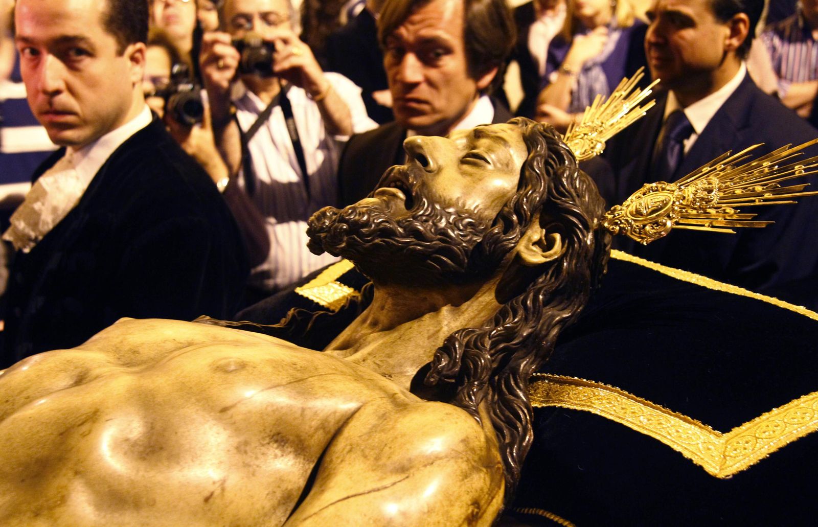 1986 | Cristo Yacente (Santo Entierro): se celebró sin la imagen al no poderse trasladar por la lluvia