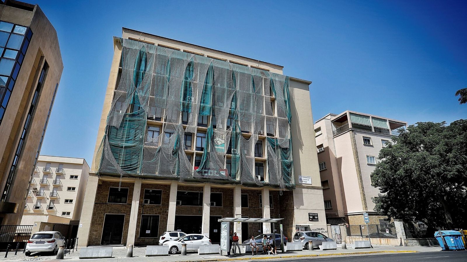 La red que protege el edificio ya se encuentra en pésimas condiciones