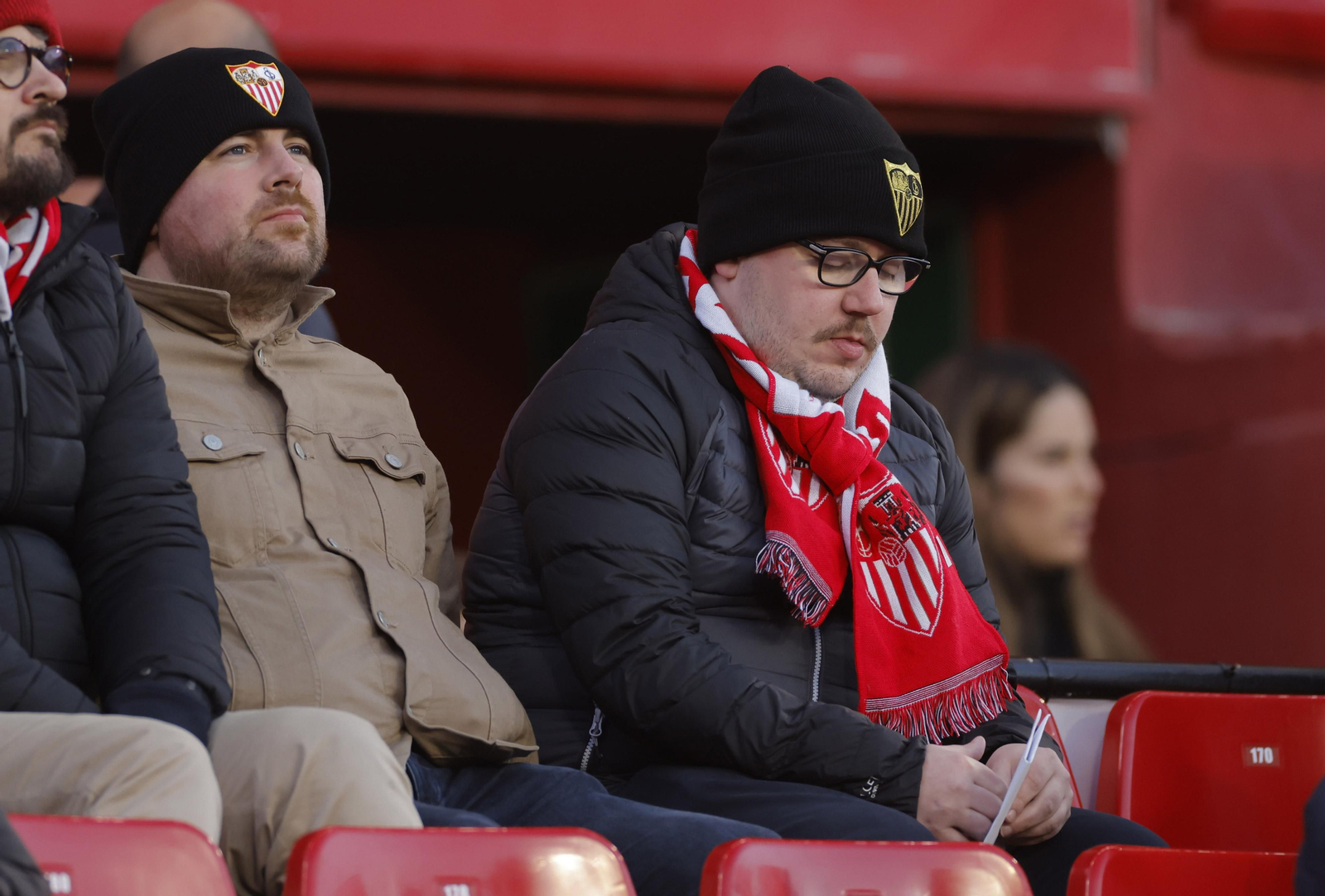 Búscate en las fotos del Sevilla-Elche