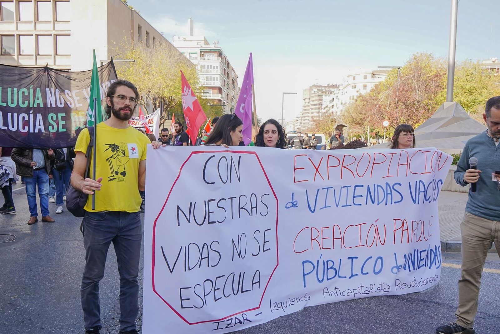 Todas las imágenes de la manifestación de Granada contra el "negocio de la vivienda"