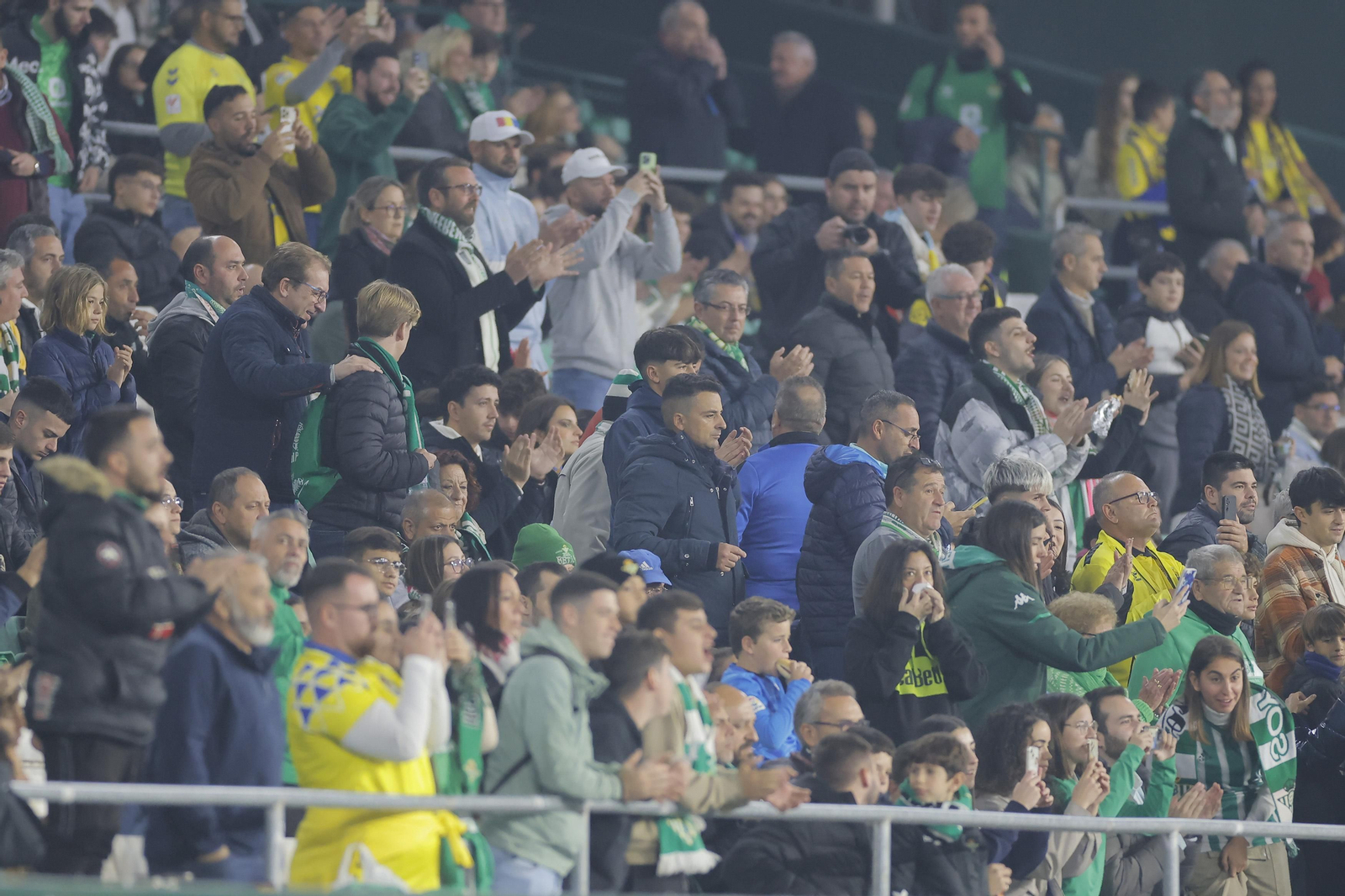 Búscate en las fotos del Betis-Las Palmas