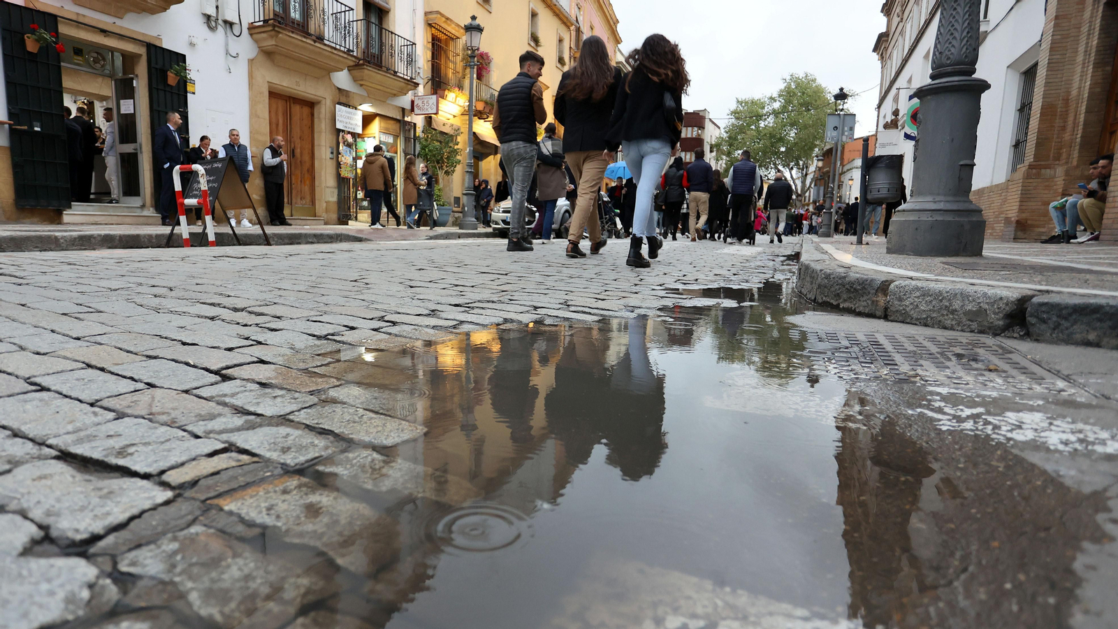 La lluvia apareció en la tarde del Viernes Santo