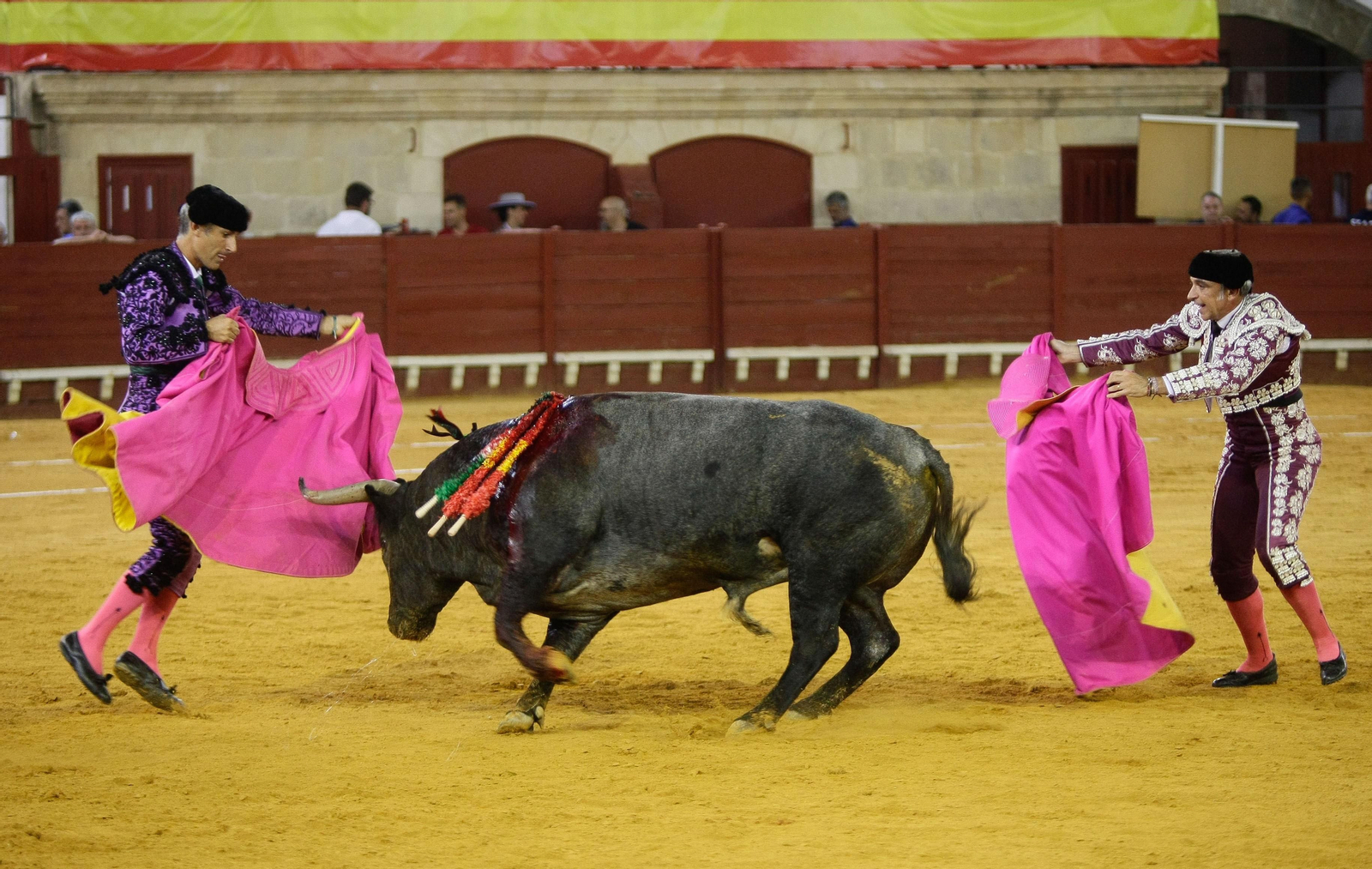 Las imágenes de la corrida de toros en El Puerto con Escribano, Morilla y Pinar