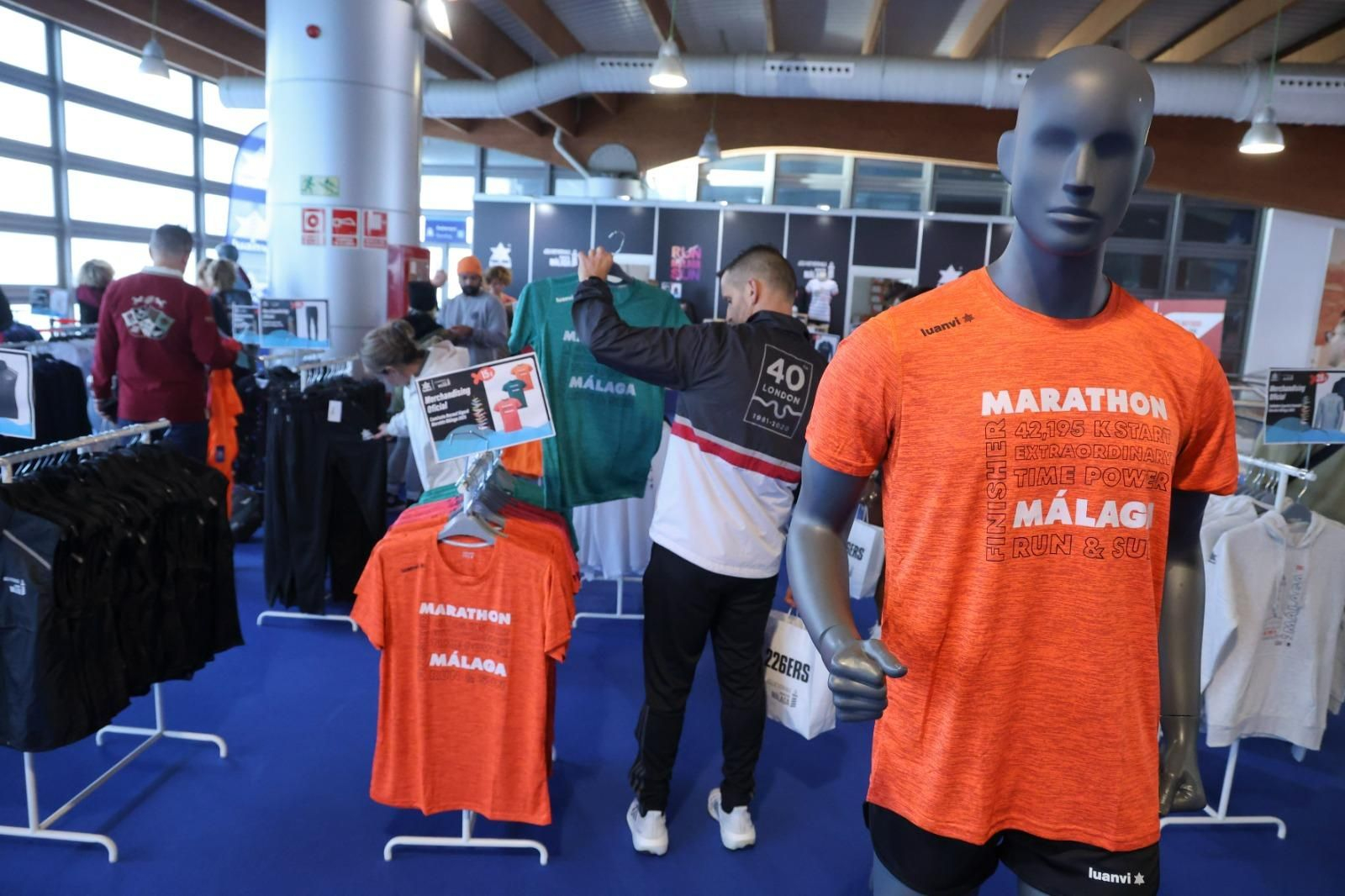 La Feria del corredor del Maratón de Málaga 2025, en imágenes