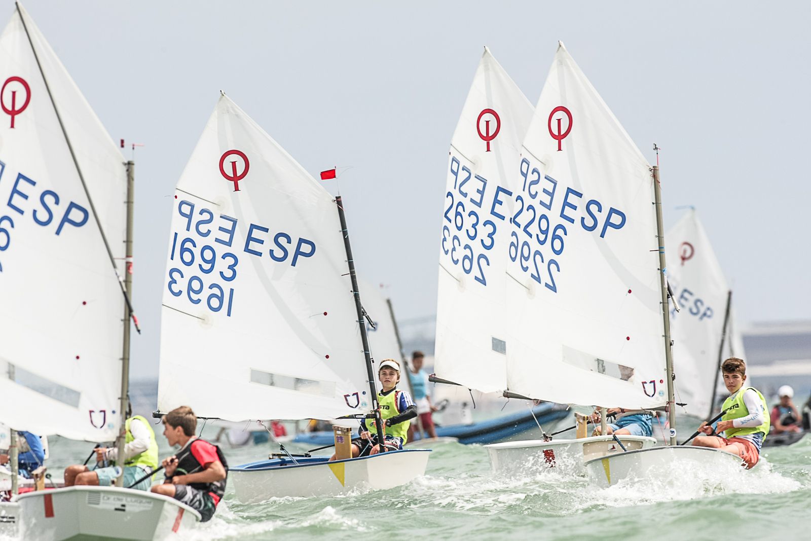 Los representantes onubenses han arrancado muy bien el Andaluz de óptimist.