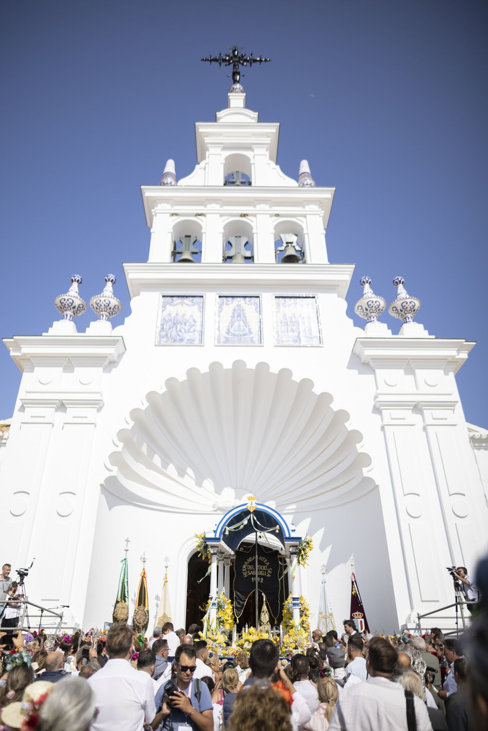 El Rocío 2023: Imágenes de la presentación de las Hermandades y ambiente en la aldea