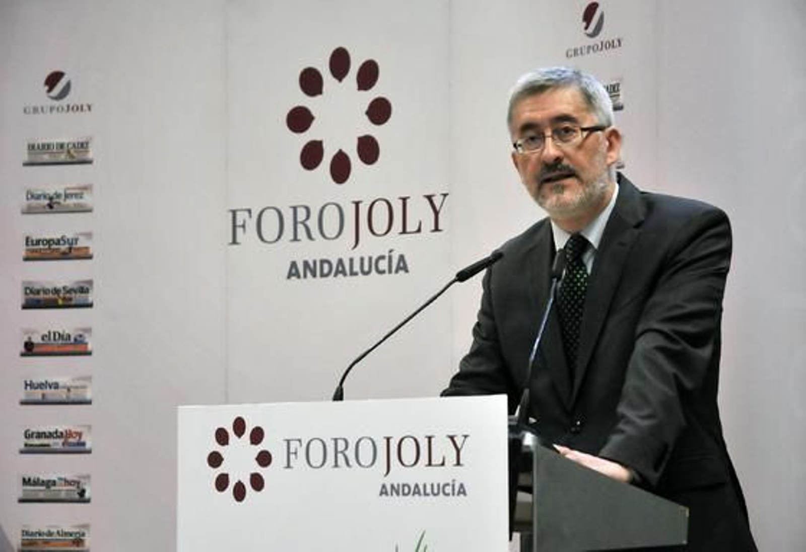 El consejero Antonio Ávila, durante la presentación del acto.

Foto: Juan Carlos Vázquez y Victoria Hidalgo