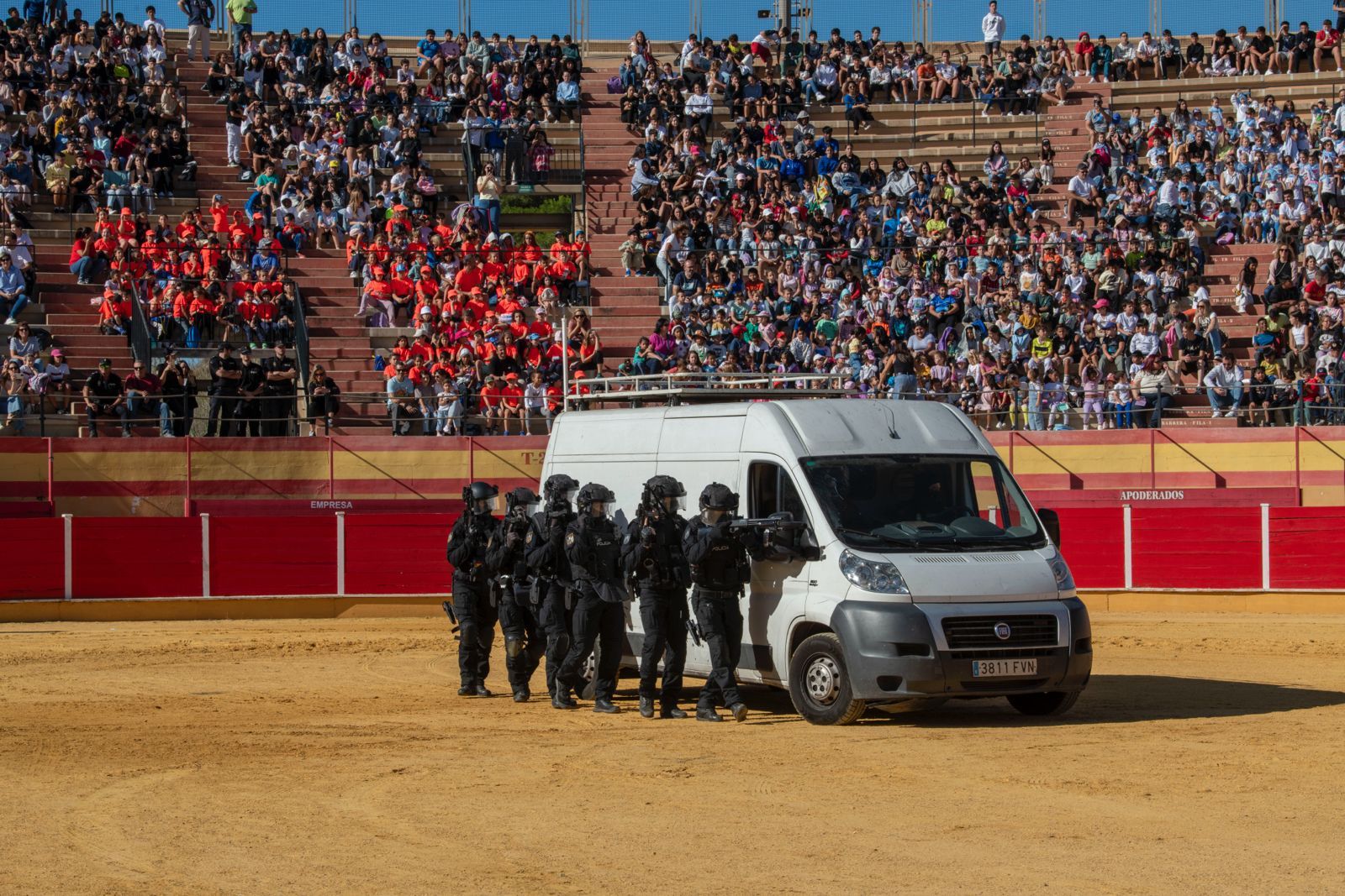 Galería | Así ha sido la jornada de puertas abiertas de la Policía Nacional en la Plaza de Toros de Motril