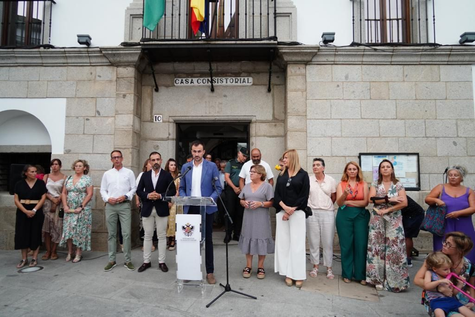 Concentración multitudinaria en Villanueva de Córdoba contra la violencia machista, en imágenes