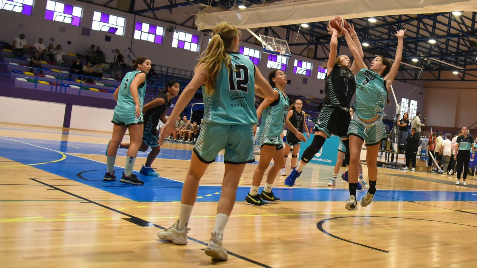 Las fotos de la segunda jornada del Andaluz infantil femenino de baloncesto en La Línea