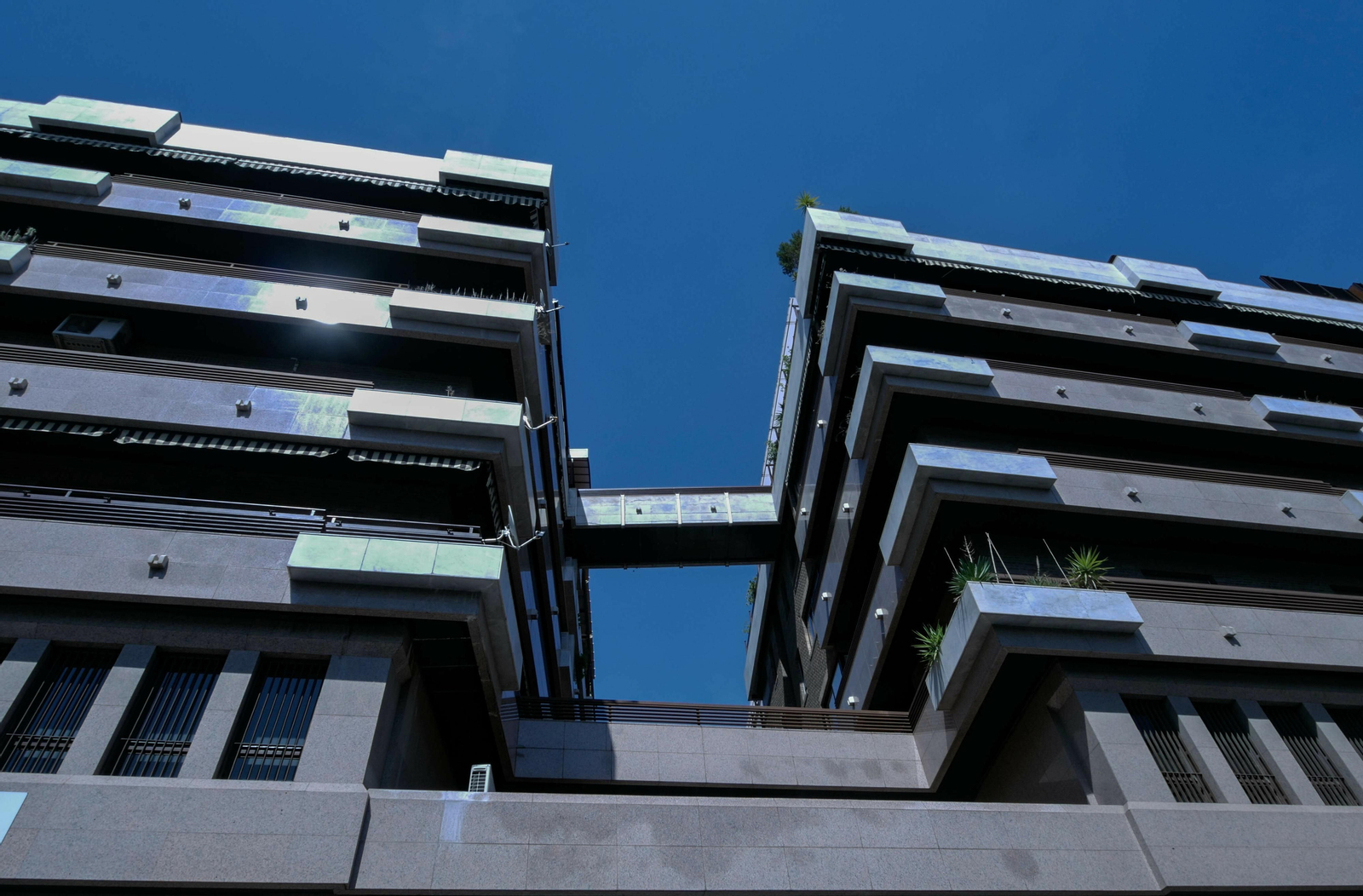 Edificio de lujo entre Recogidas y Plaza de Gracia