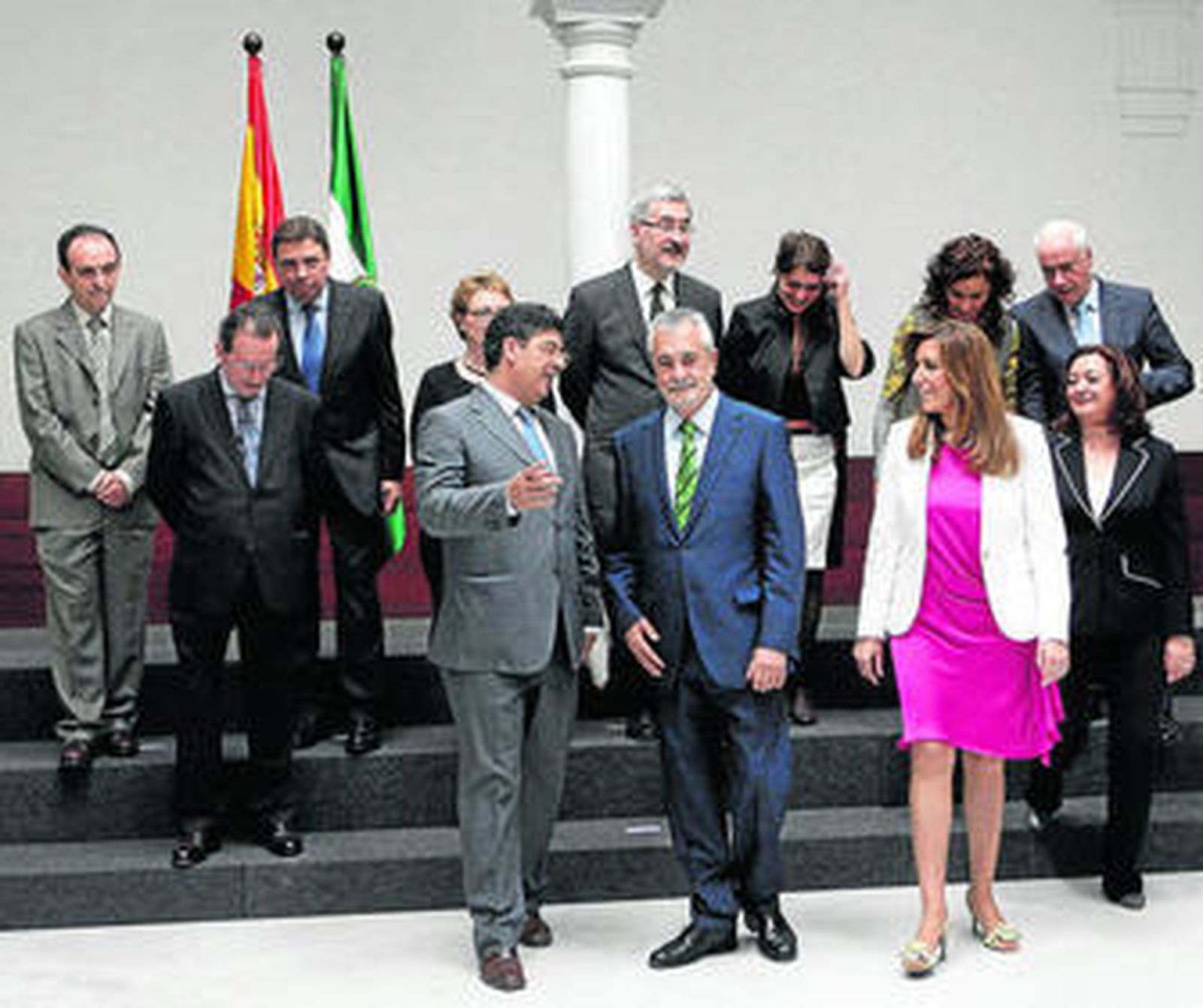 Foto de familia del nuevo Gobierno de la Junta de Andalucía en mayo.