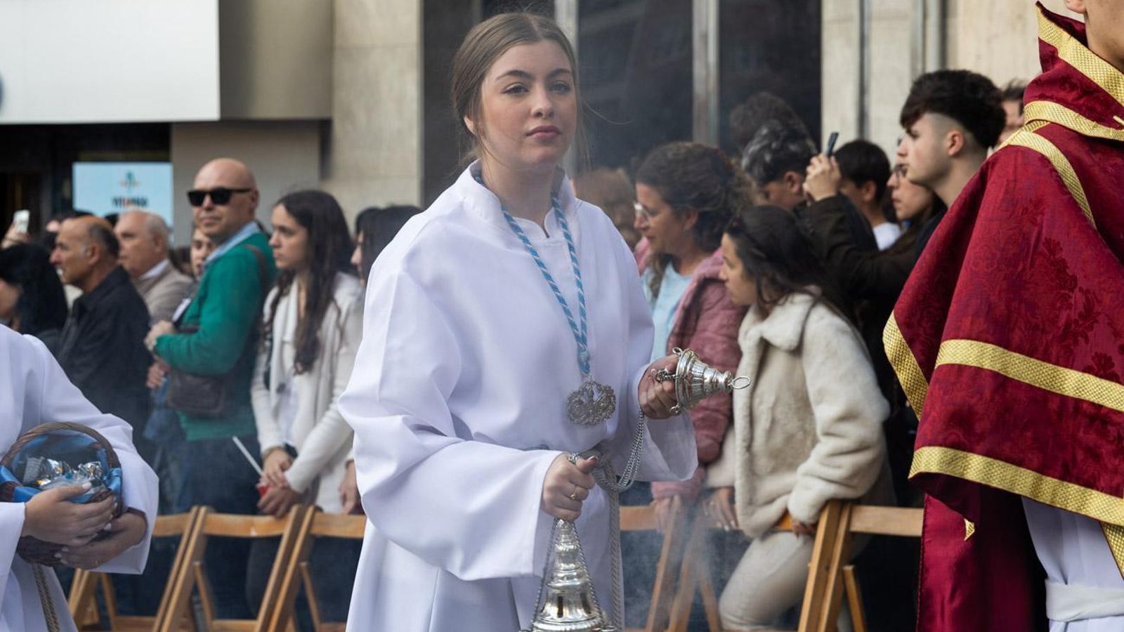 Los cofrades se rinden ante los grandes pasos de misterio del Lunes Santo