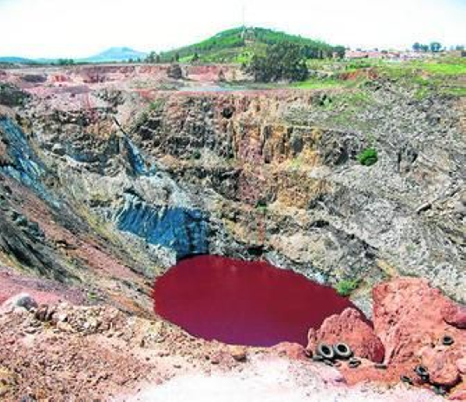 Una de las cortas para la explotación de mineral a cielo abierto ubicada en Tharsis.