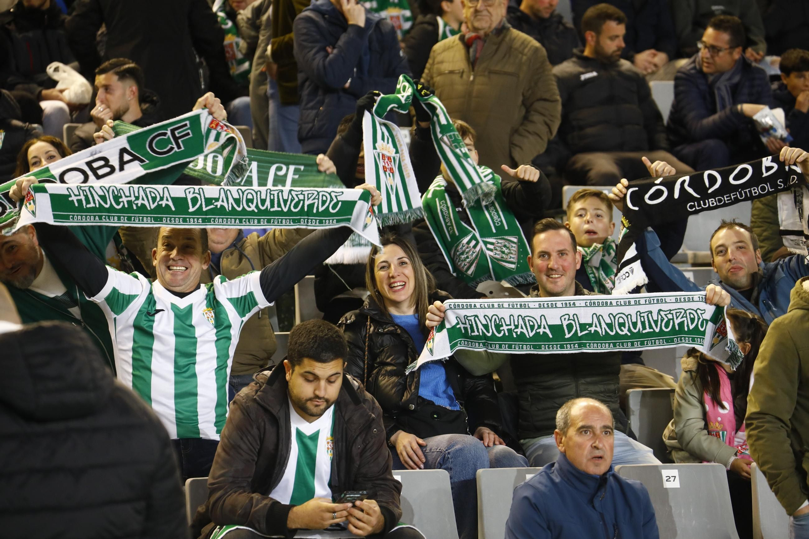El vibrante ambiente en El Arcángel para el Córdoba CF - Sporting de Gijón