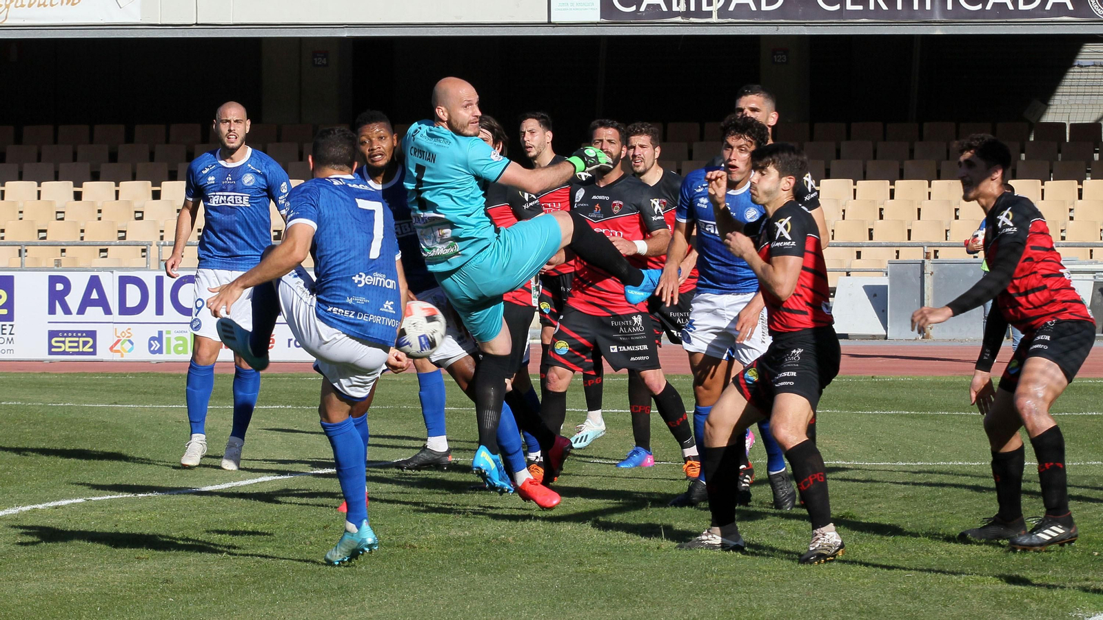 Imágenes del Xerez DFC contra Salerm Puente Genil en Chapín