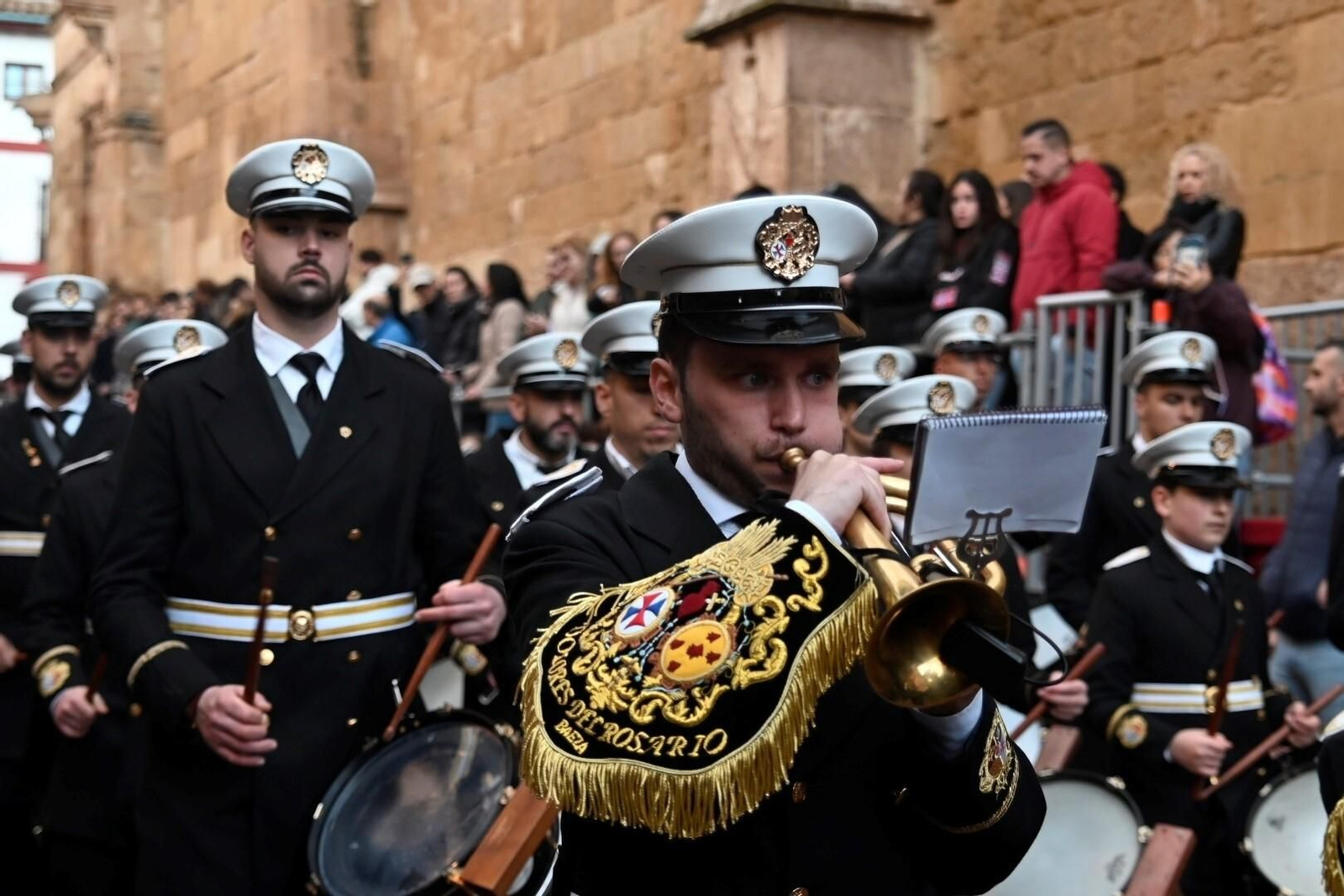 El traslado de la Hermandad de la Vera-Cruz de Córdoba, en imágenes