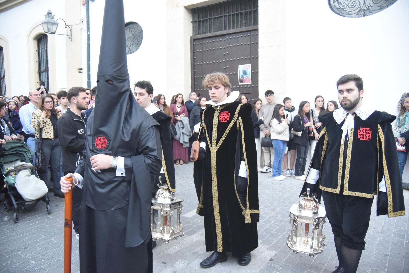 La procesión del Santo Sepulcro en este Viernes Santo de Córdoba, en imágenes