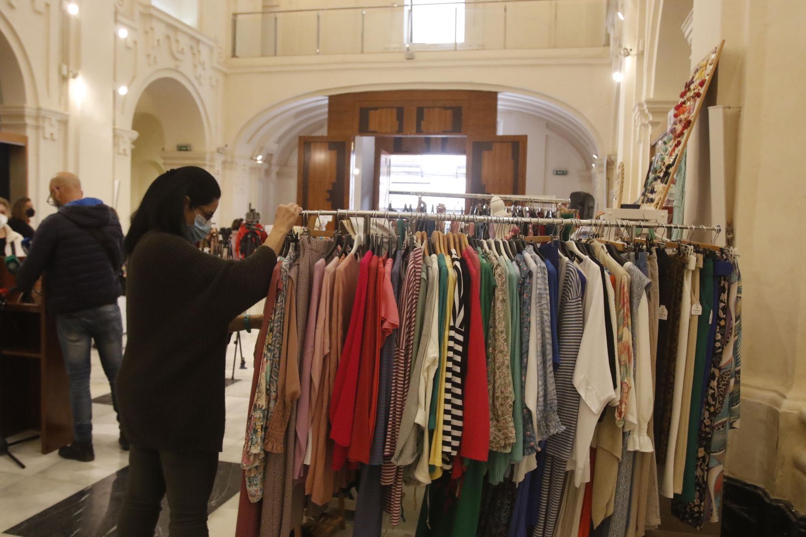 Así es el Baratillo de Primavera de Adevida en Córdoba, en imágenes