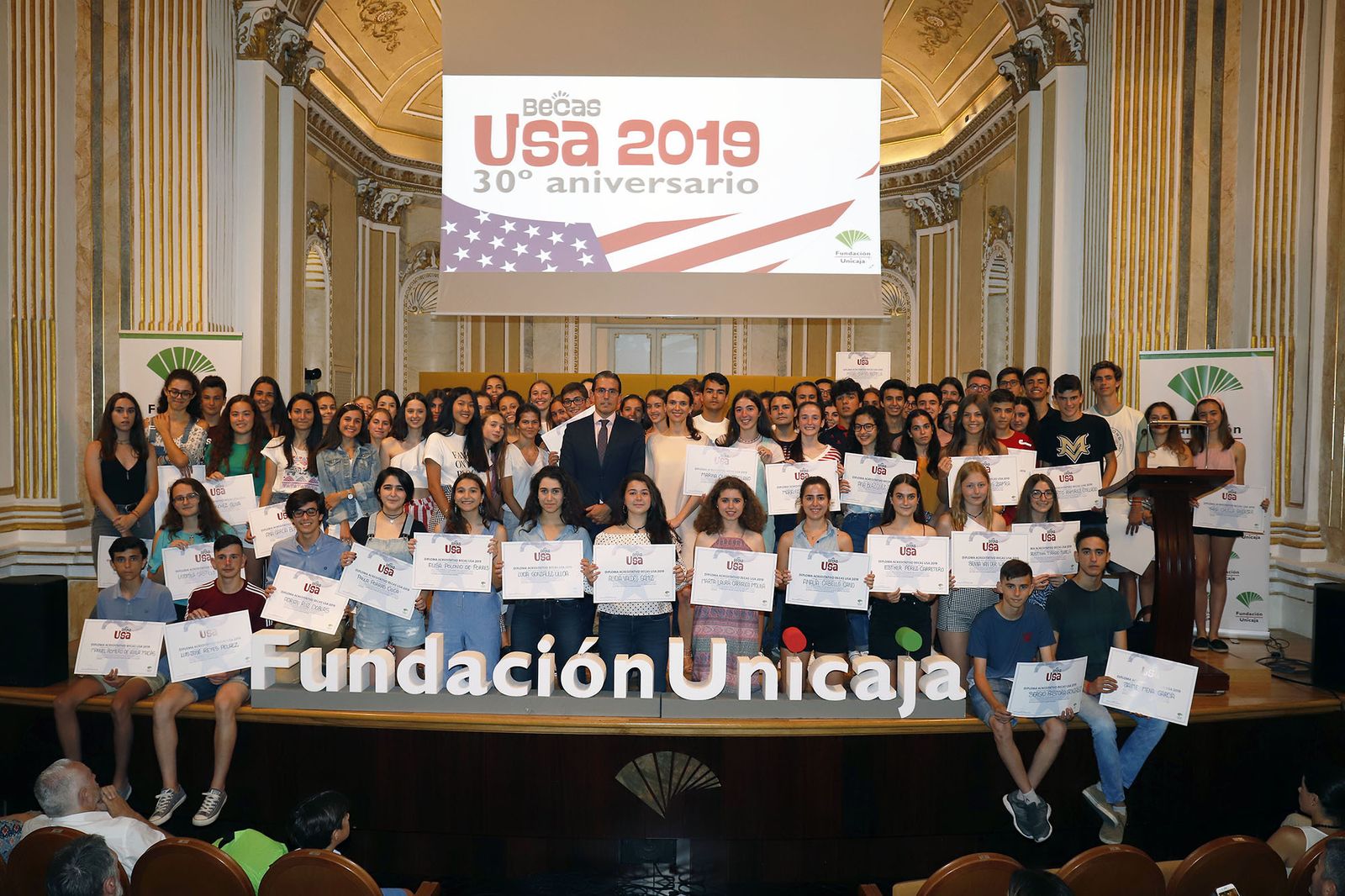 La Fundación Unicaja entrega sus Becas USA 2019 de inmersión lingüística.