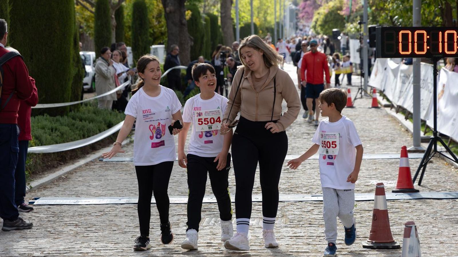 Más de 2.100 participantes corren para promover la salud en Jaén, en imágenes (1)