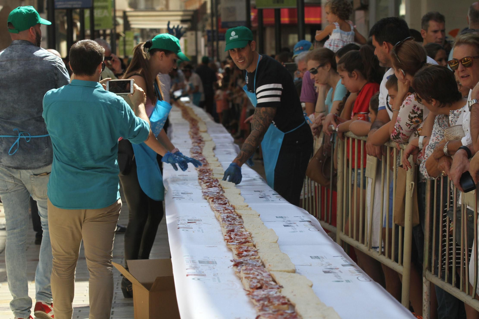 Record Guinnes del bocadillo de jamón mas grande del mundo, en Huelva