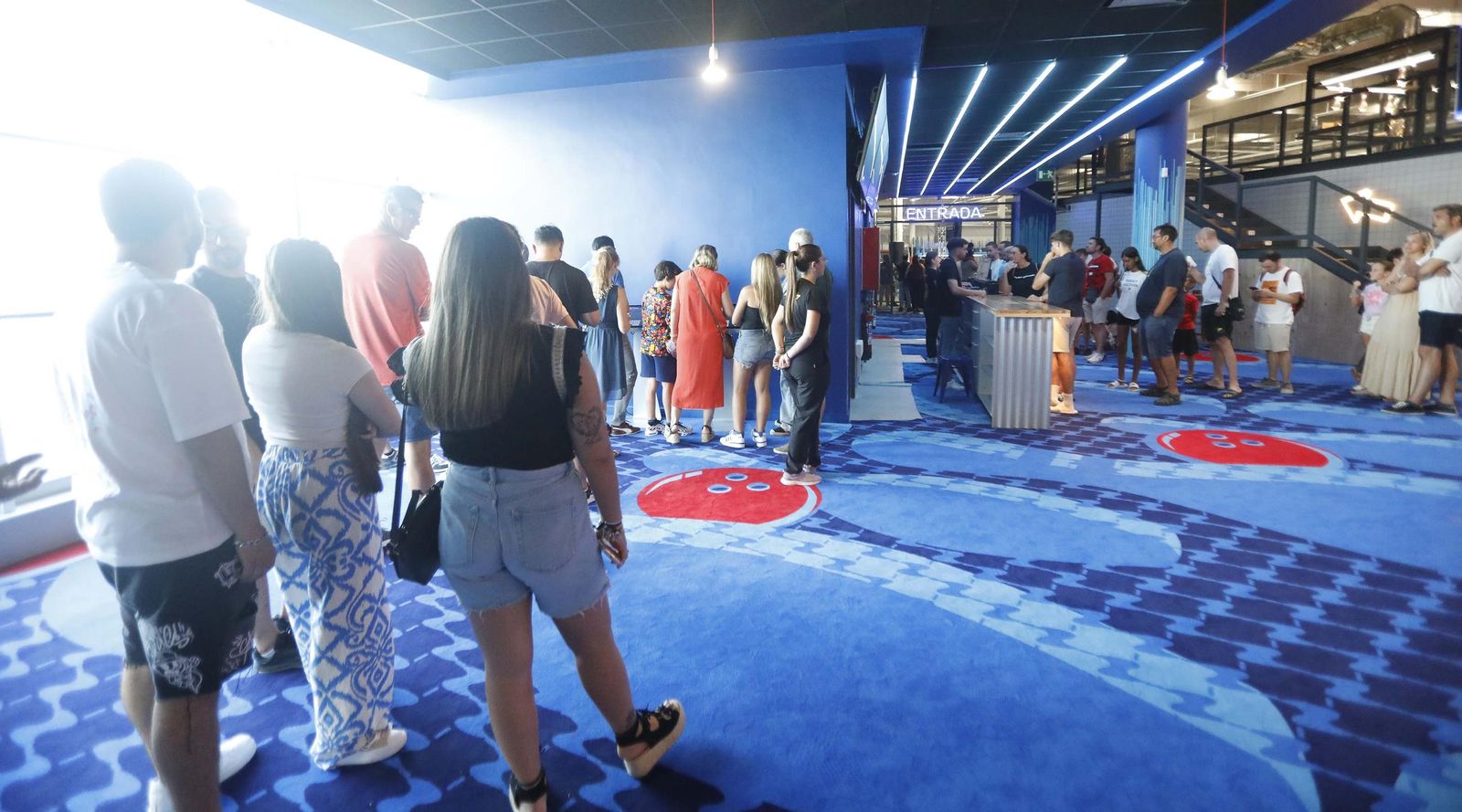 Las fotos de la inauguración del centro de ocio Ozone Bowling en Palmones