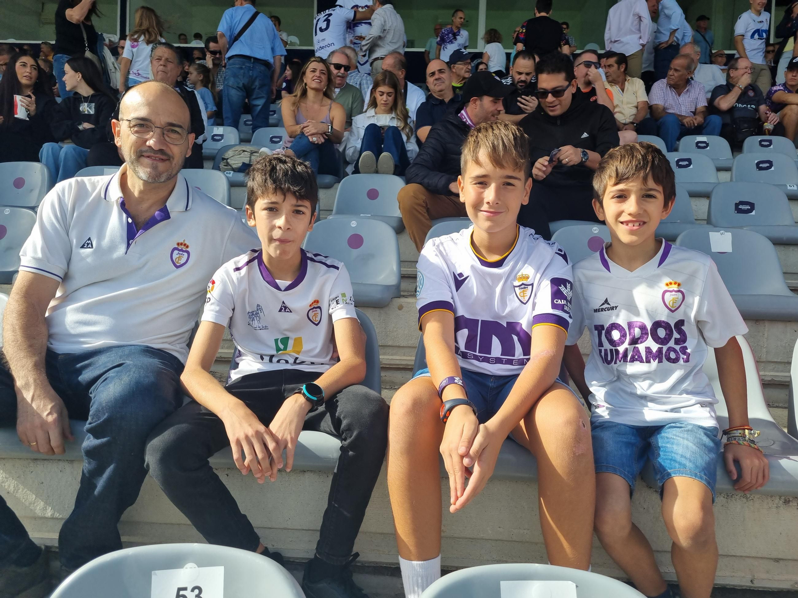 La afición lagarta en el empate entre el Real Jaén y UD Melilla, en imágenes