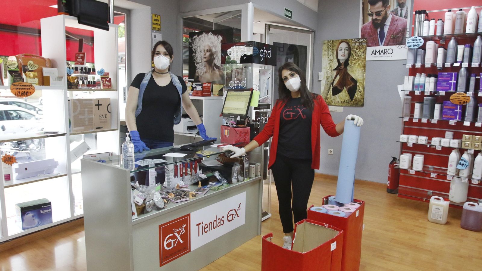 Trabajadoras del establecimiento Tiendas GXS de Gran Vía Parque.