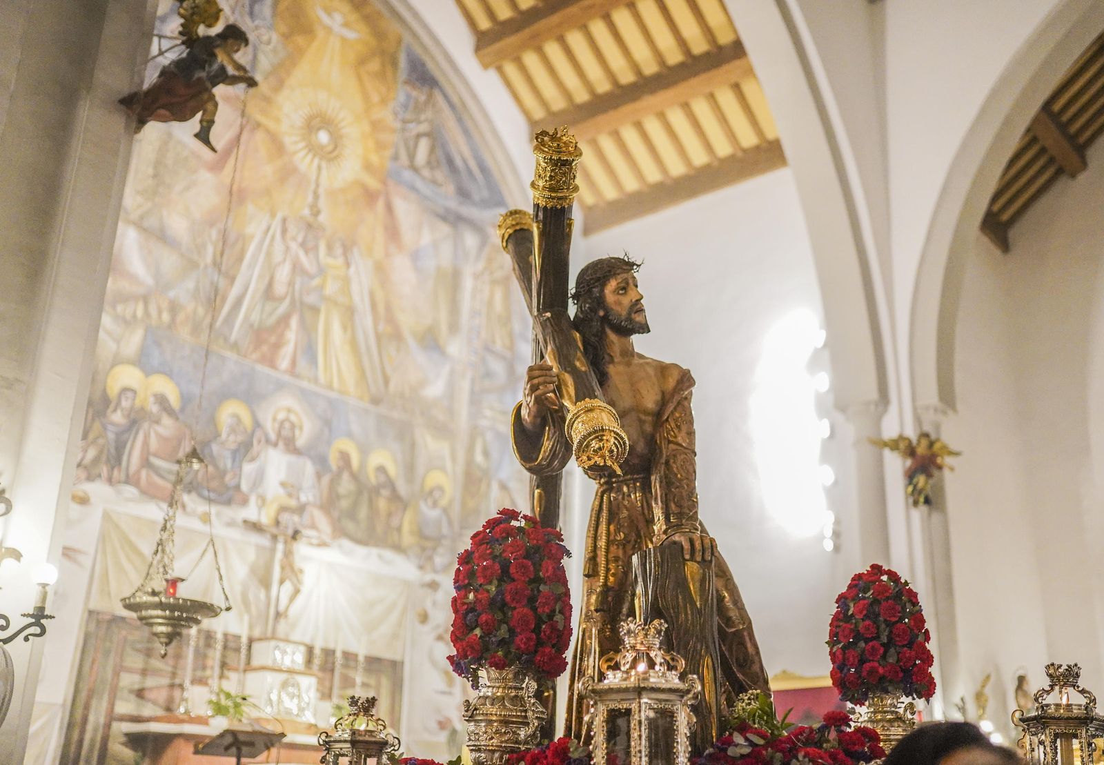 El vía crucis de la Hermandad del Trabajo, en imágenes