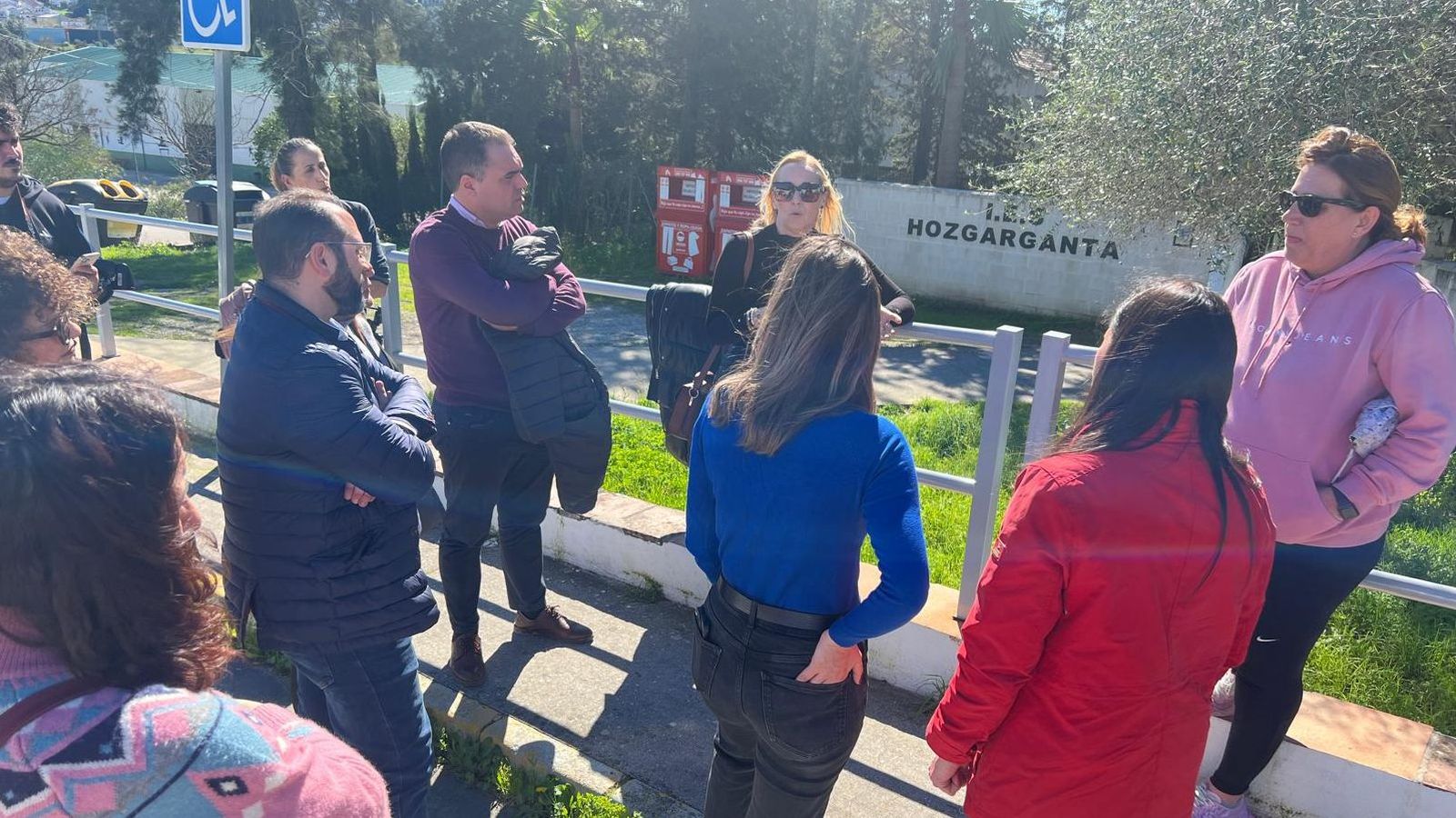 Encuentro entre madres de alumnos del IES de Jimena y miembros del PSOE de Cádiz.