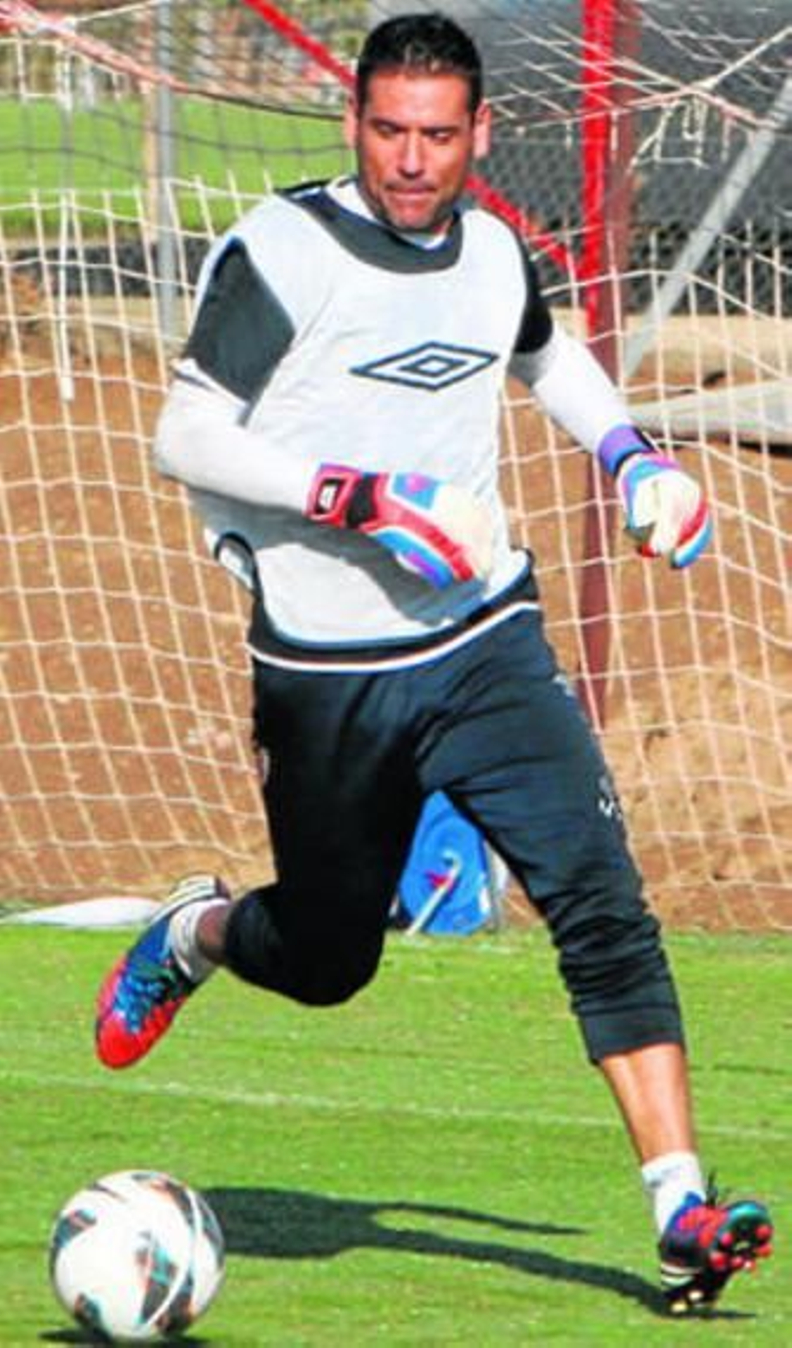 Andrés Palop, ayer a pleno rendimiento en la sesión de trabajo en la ciudad deportiva.