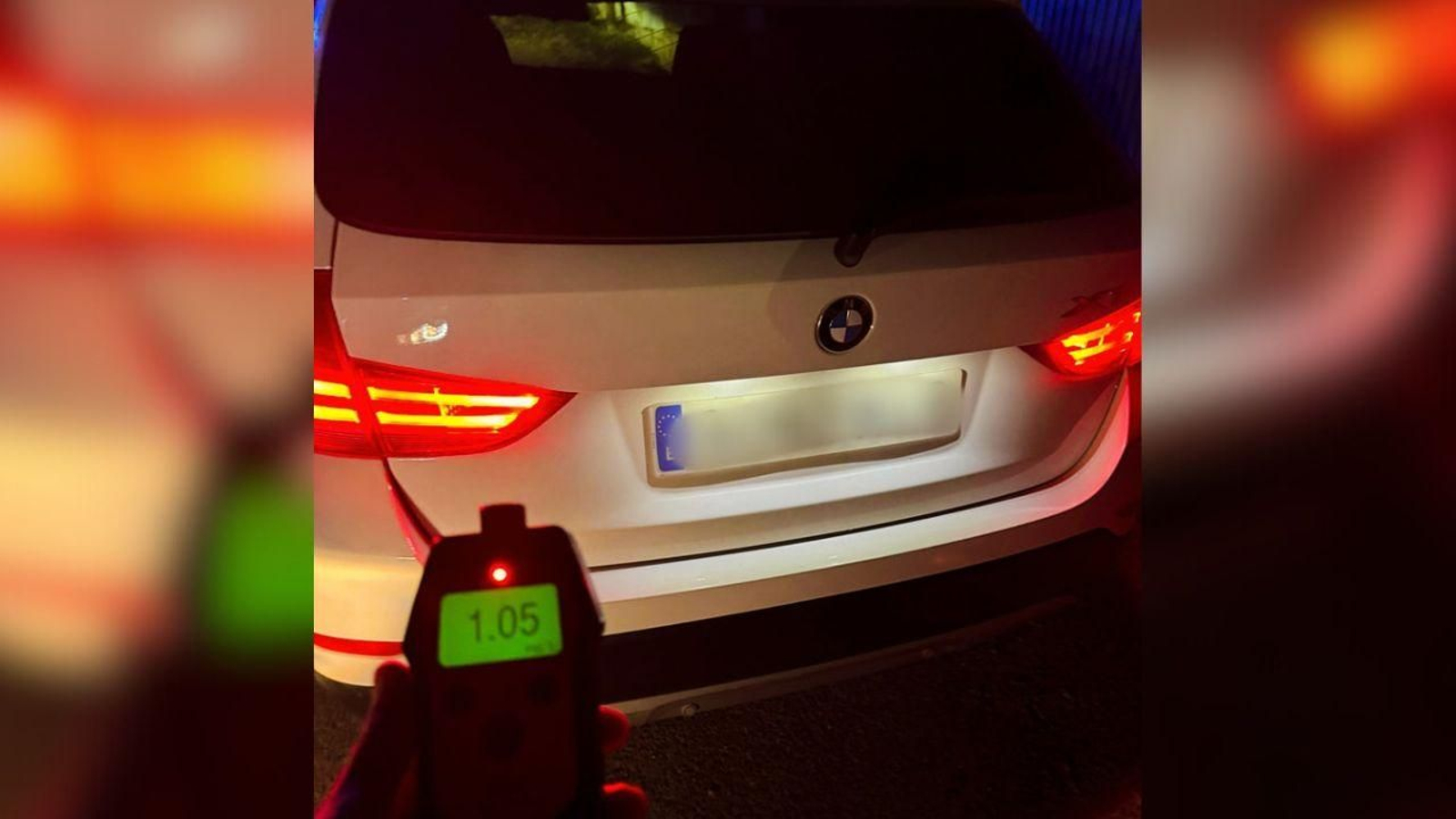 Coche detenido durante la operación policial.