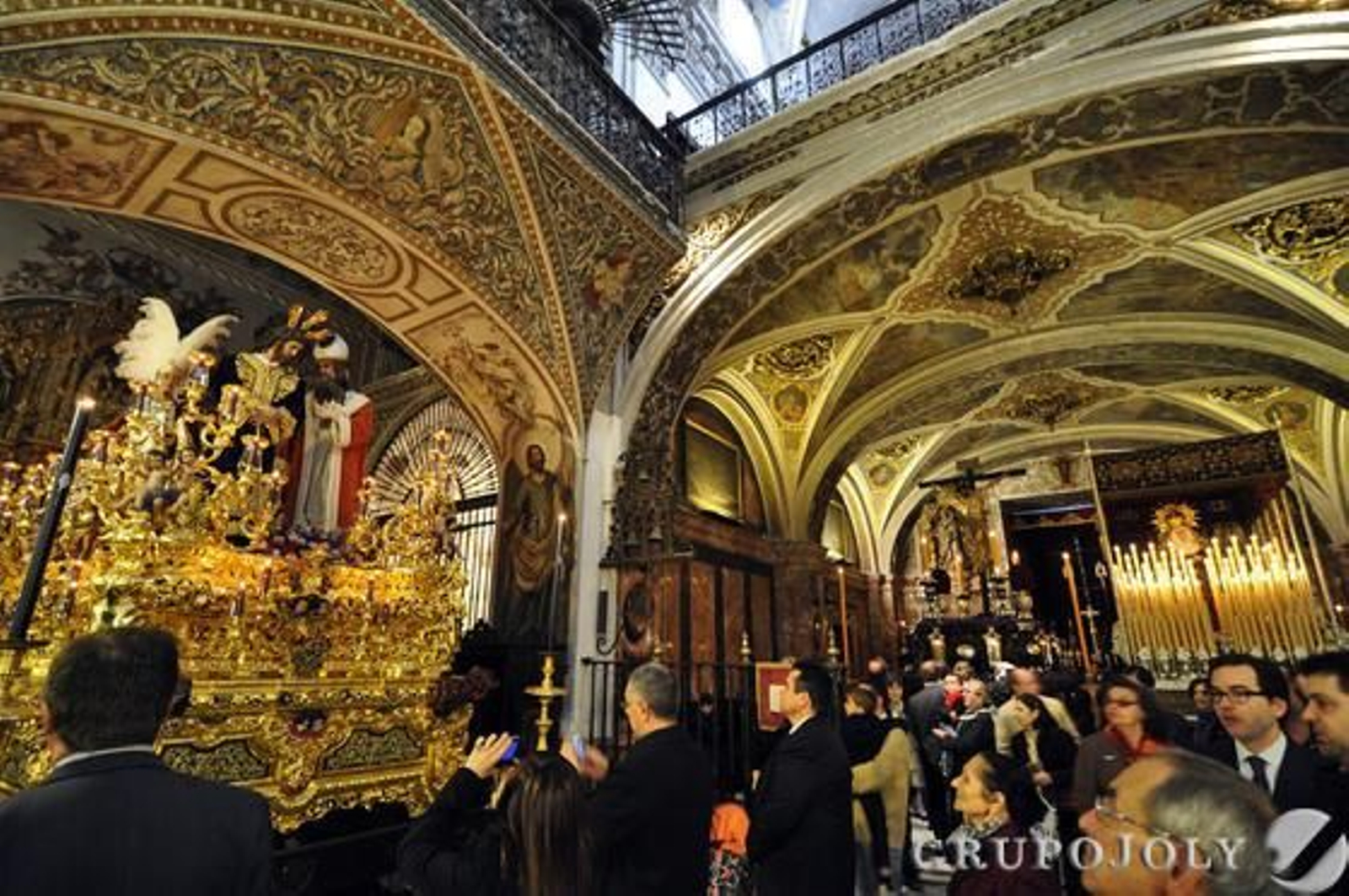 El misterio de San Gonzalo, junto a los pasos del Calvario en la Parroquia de la Magdalena.

Foto: Manuel Gómez
