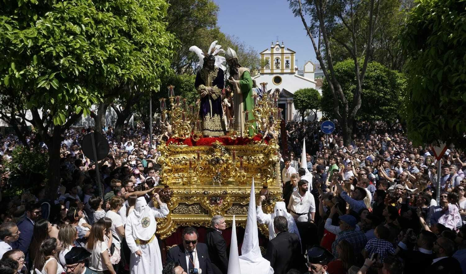Las imágenes del Lunes Santo en Sevilla