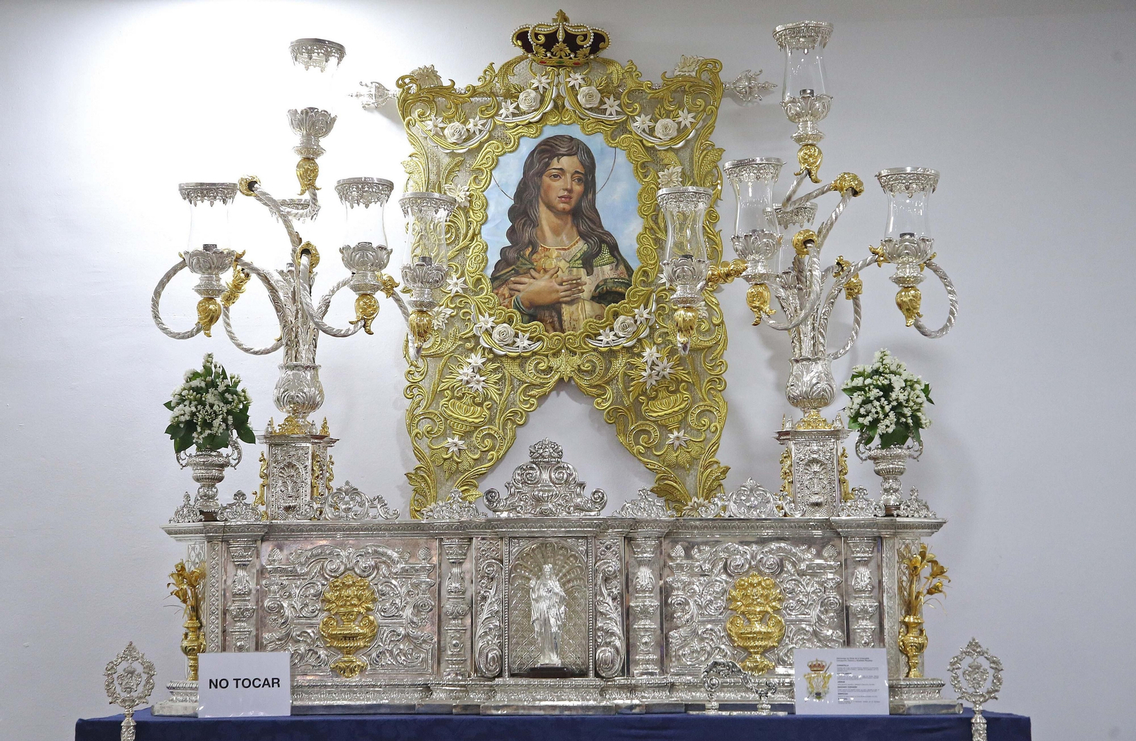 Fotos de la exposición de enseres cofrades en La Línea