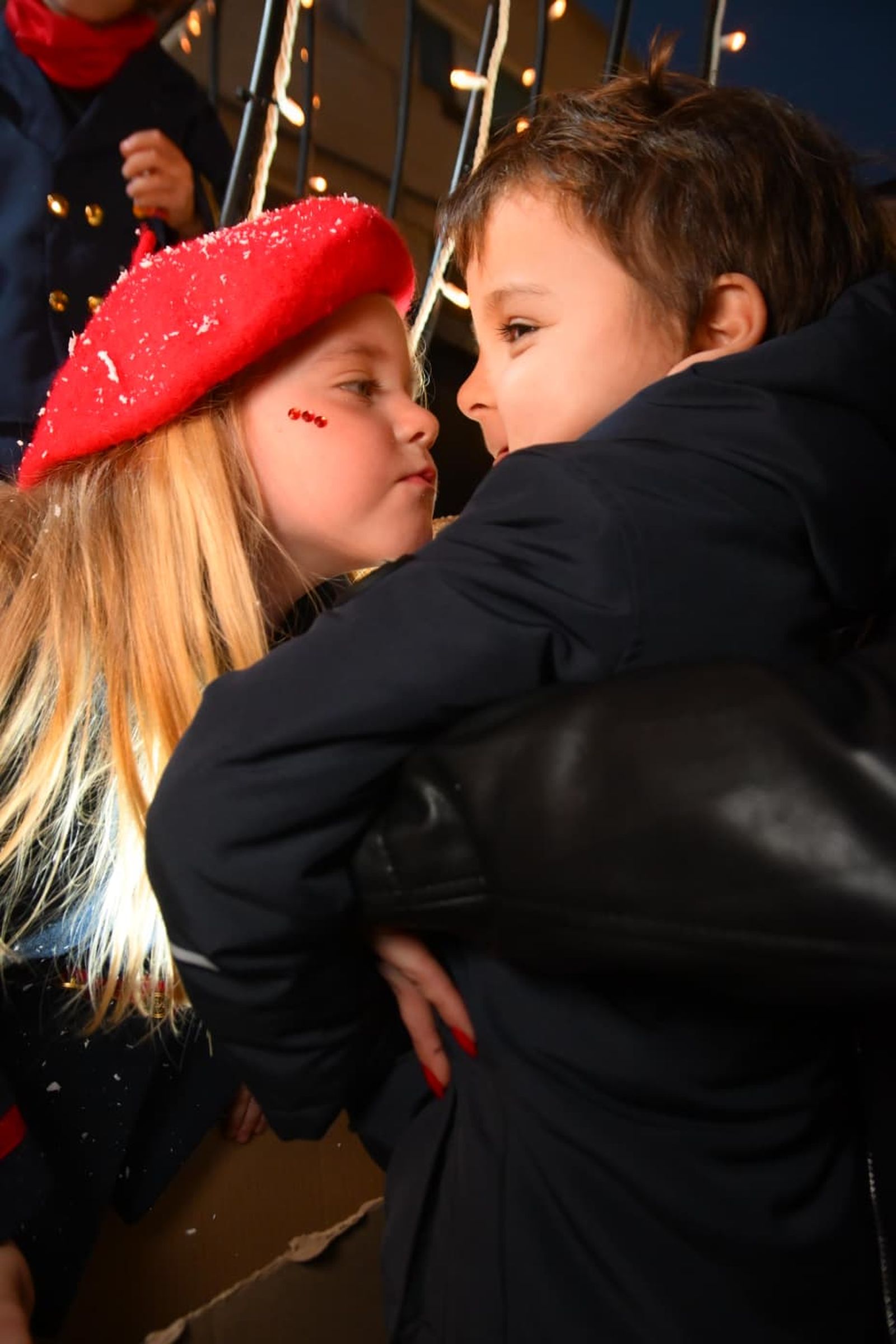 La Cabalgata de los Reyes Magos de Vera desborda ilusión con una participación multitudinaria