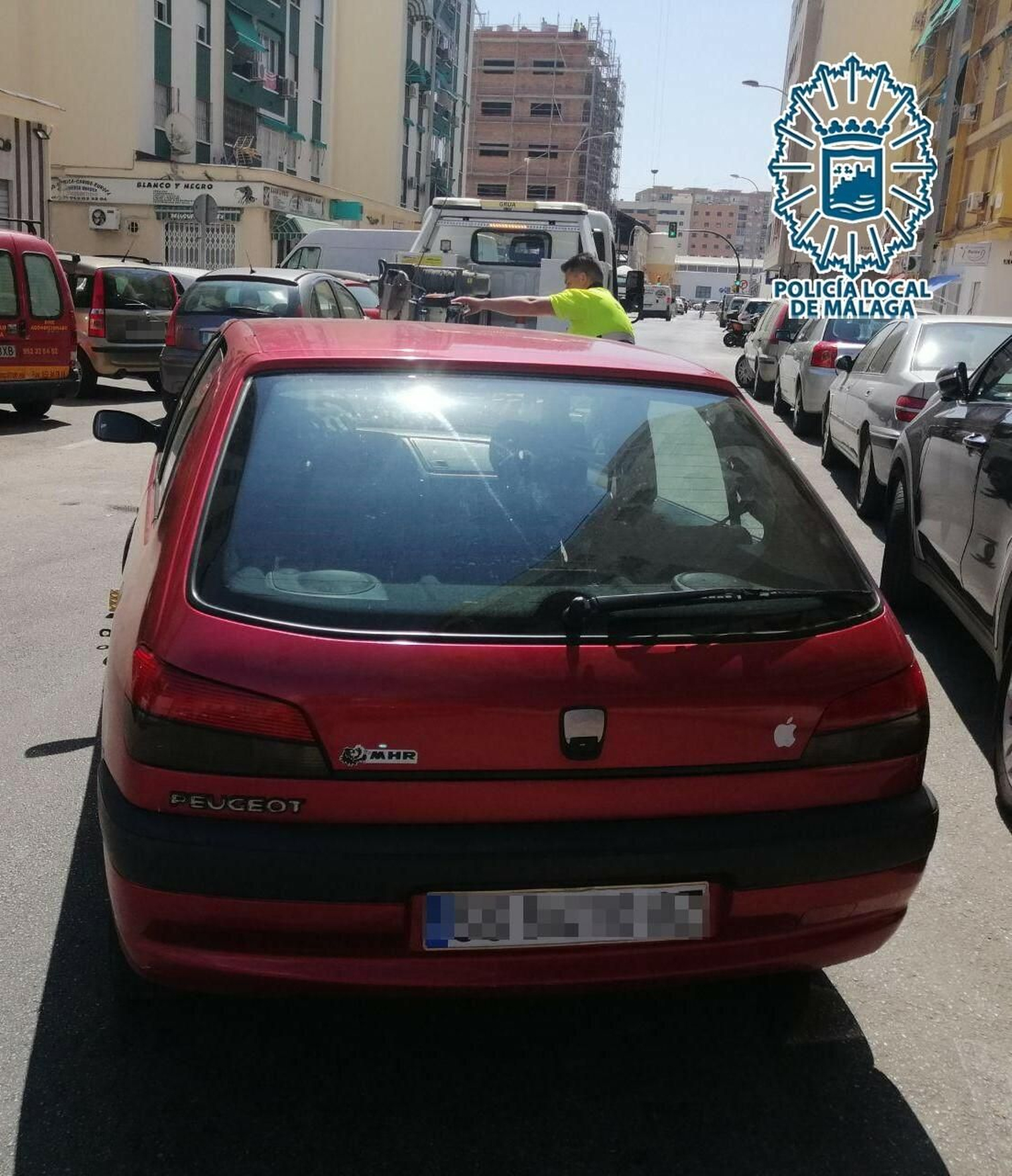 Uno de los taxis piratas inmovilizados por la Policía Local de Málaga