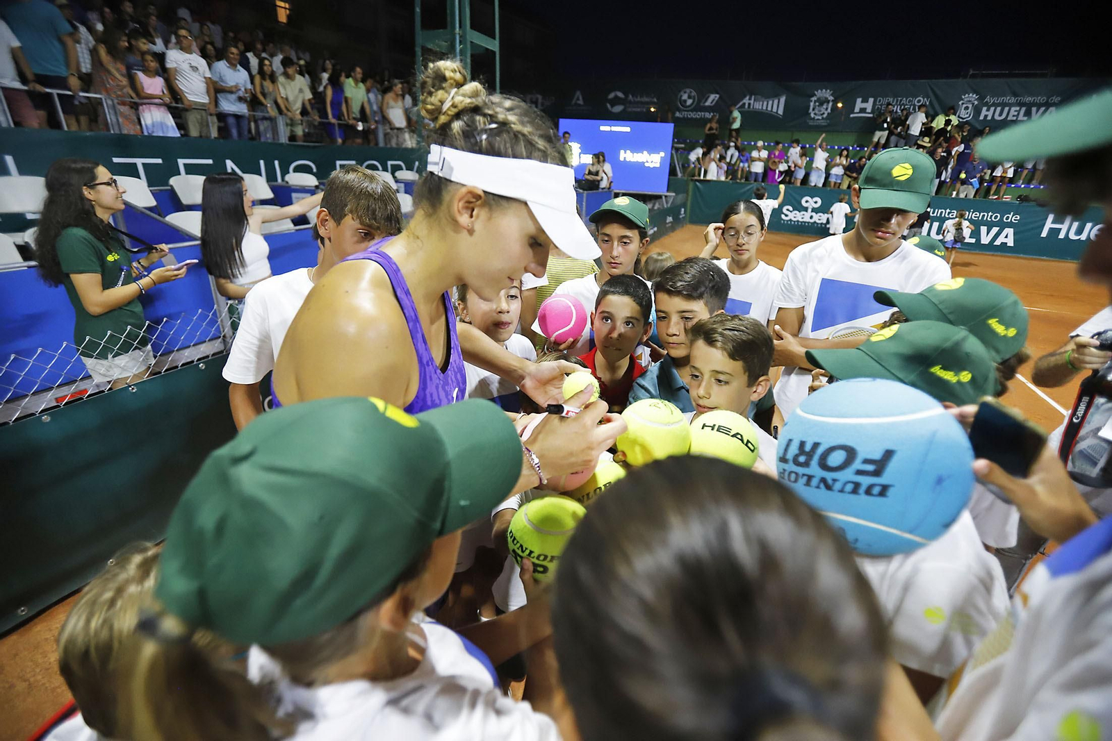 Imágenes del ambiente en la final femenina de la Copa del Rey de tenis de Huelva