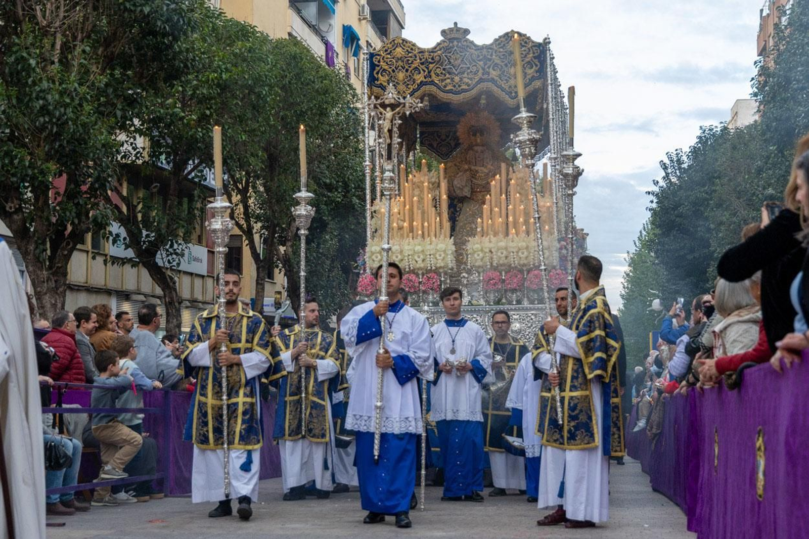 Los jiennenses arropan a las tres cofradías de la tarde en un Domingo de Ramos más caluroso de lo esperado (II)