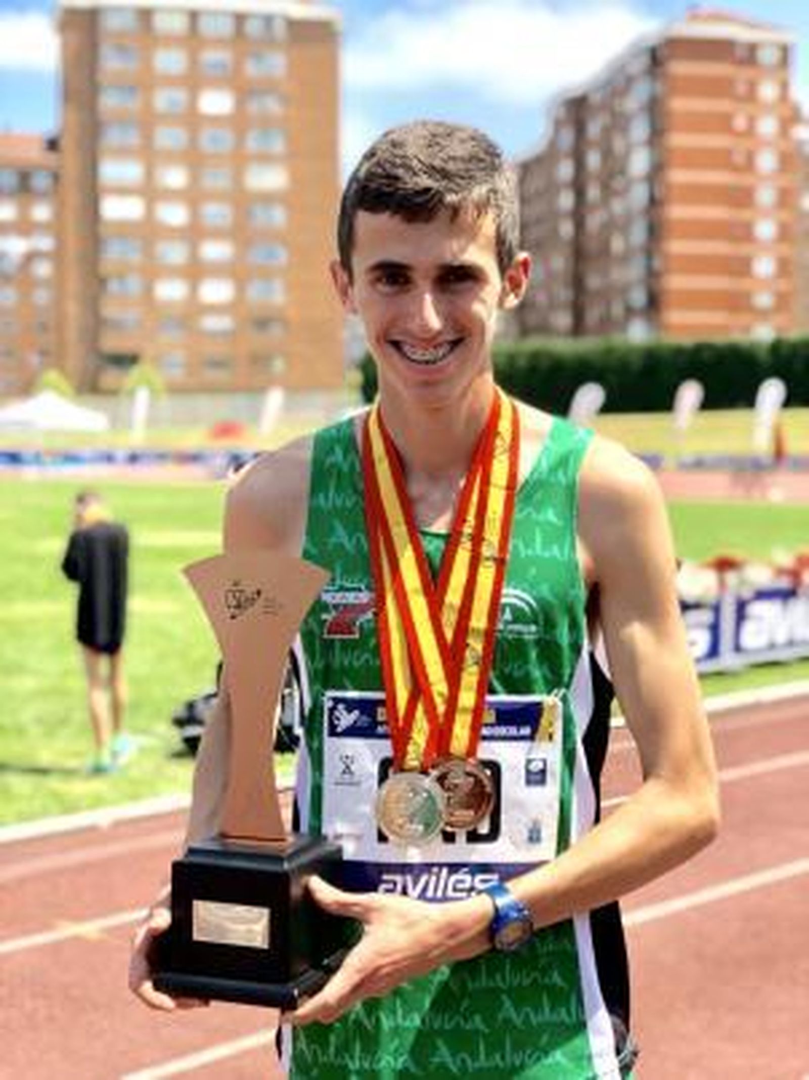 El almeriense Luis Fernández León, con su trofeo de subcampeón de España