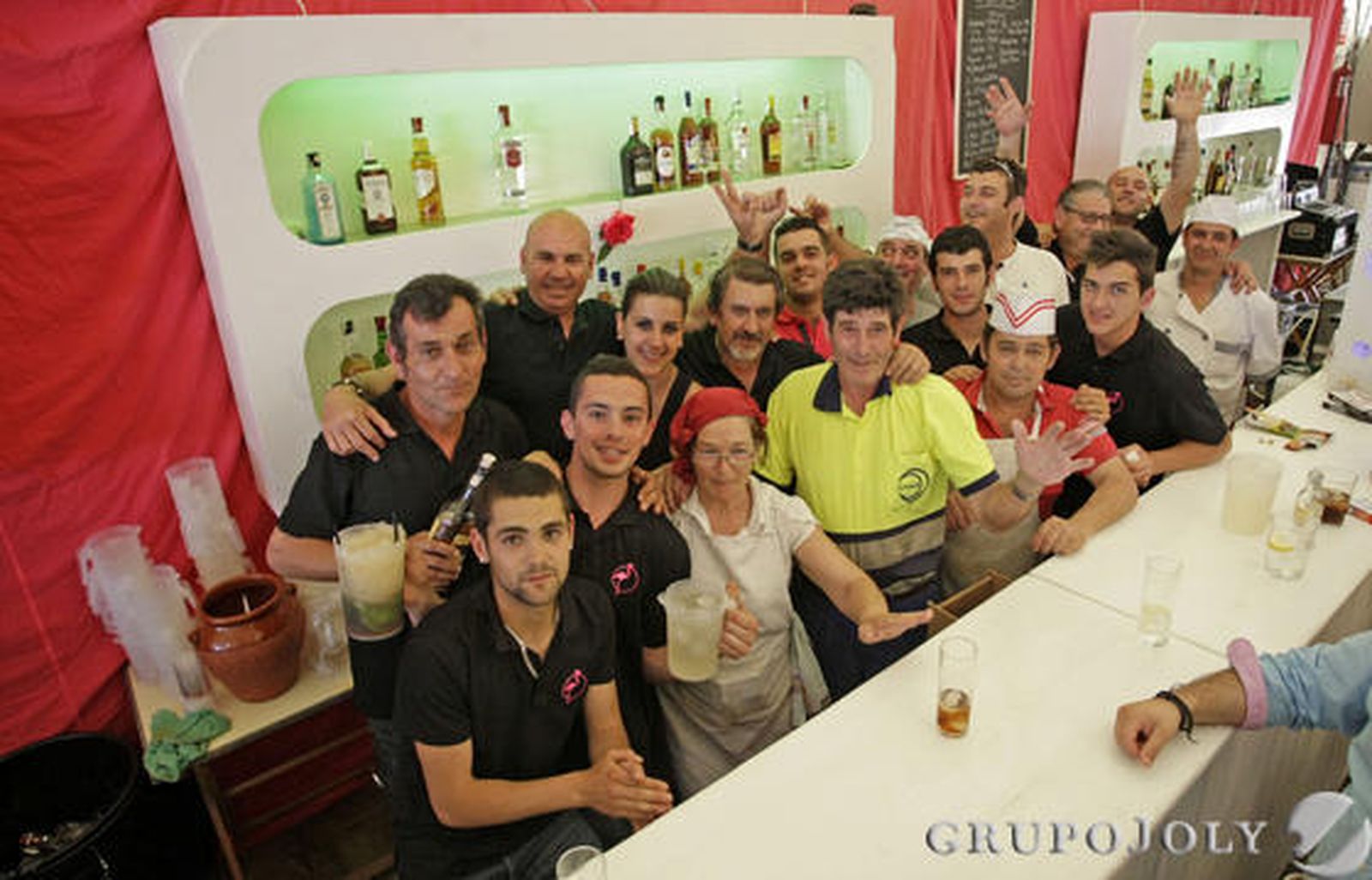 Nada como un buen plato de jamón y una copita manzanilla para refrescar la jornada de feria.

Foto: Erasmo Fenoy