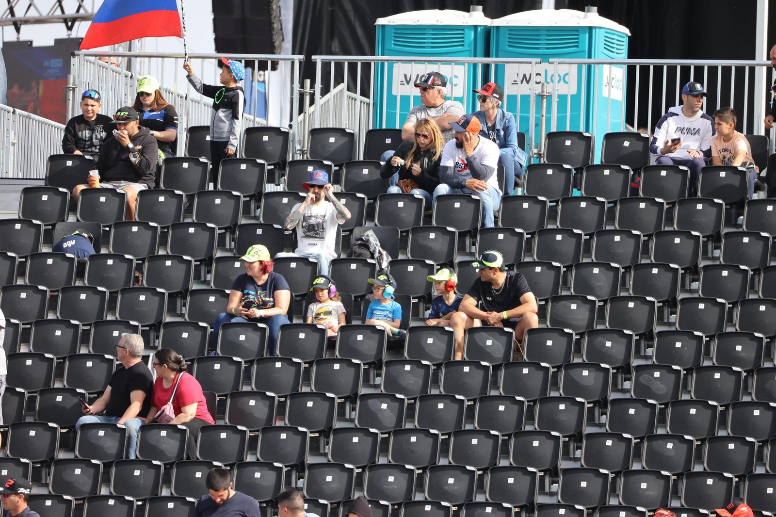 Ambiente del viernes en las gradas del Circuito de Jerez - Ángel Nieto