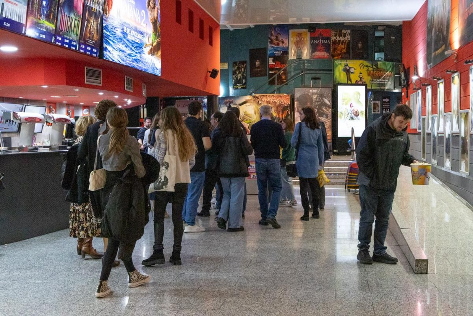 Estreno de la película 'La sombra del quebrantahuesos', de Luisje Moyano