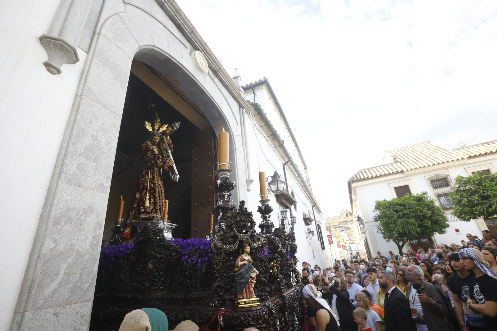 Nuestro Padre Jesús Nazareno, a su salida de su templo.